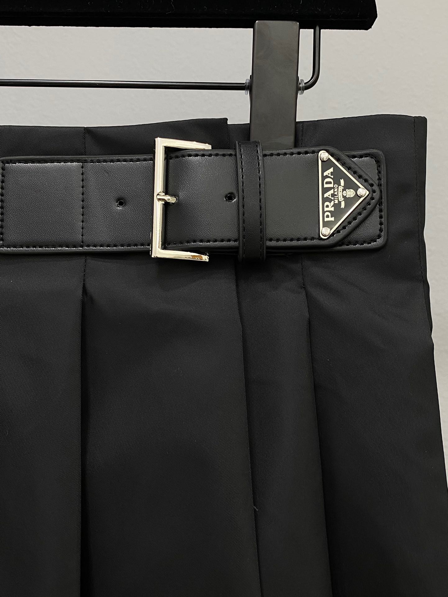 Prada Re-Nylon プリーツ ミニスカート