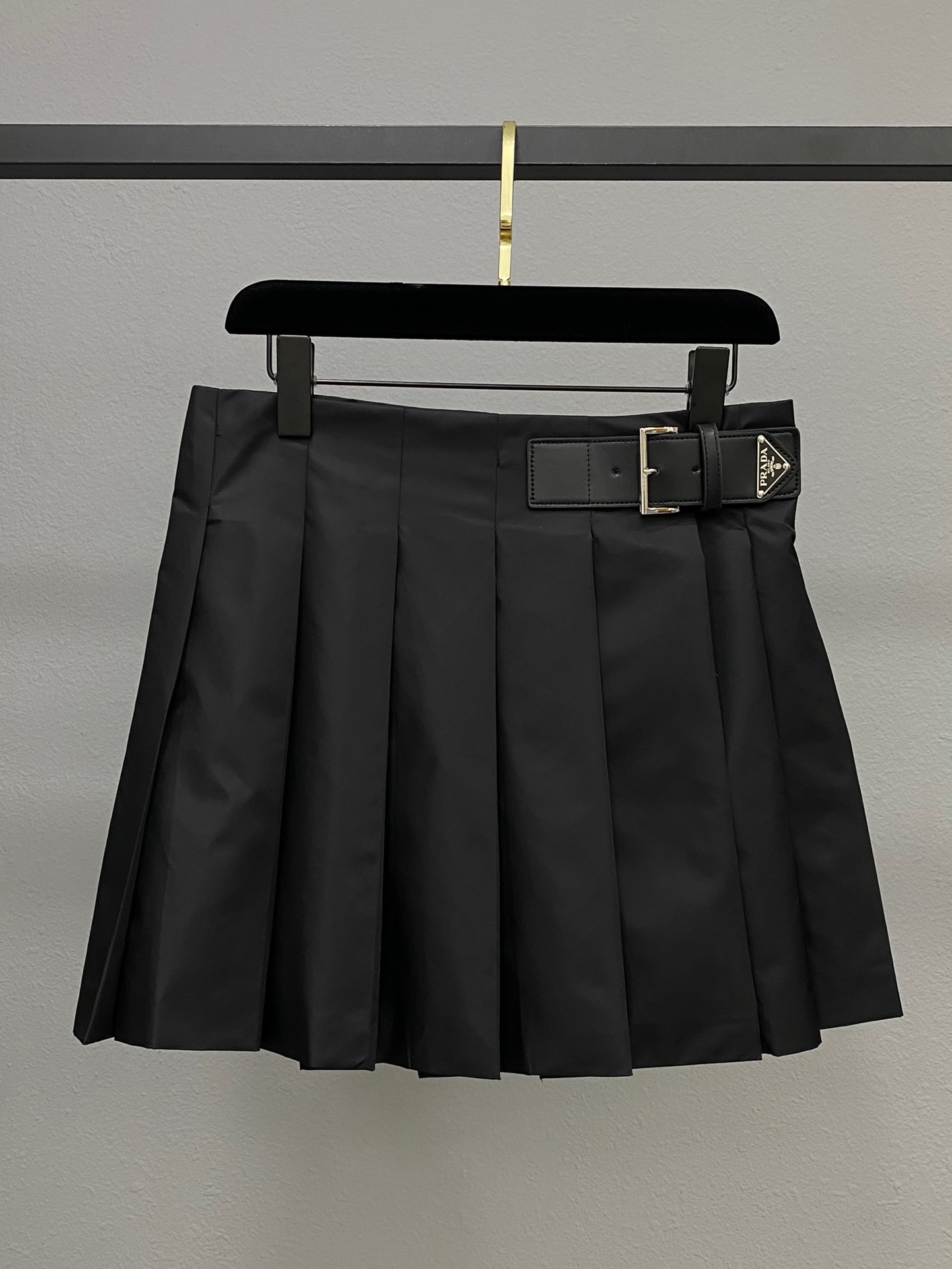 Prada Re-Nylon プリーツ ミニスカート