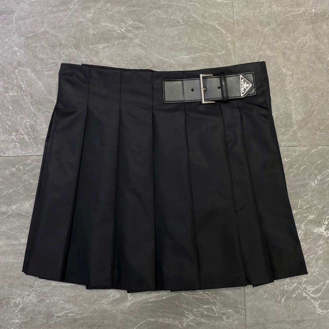 Prada Re-Nylon プリーツ ミニスカート