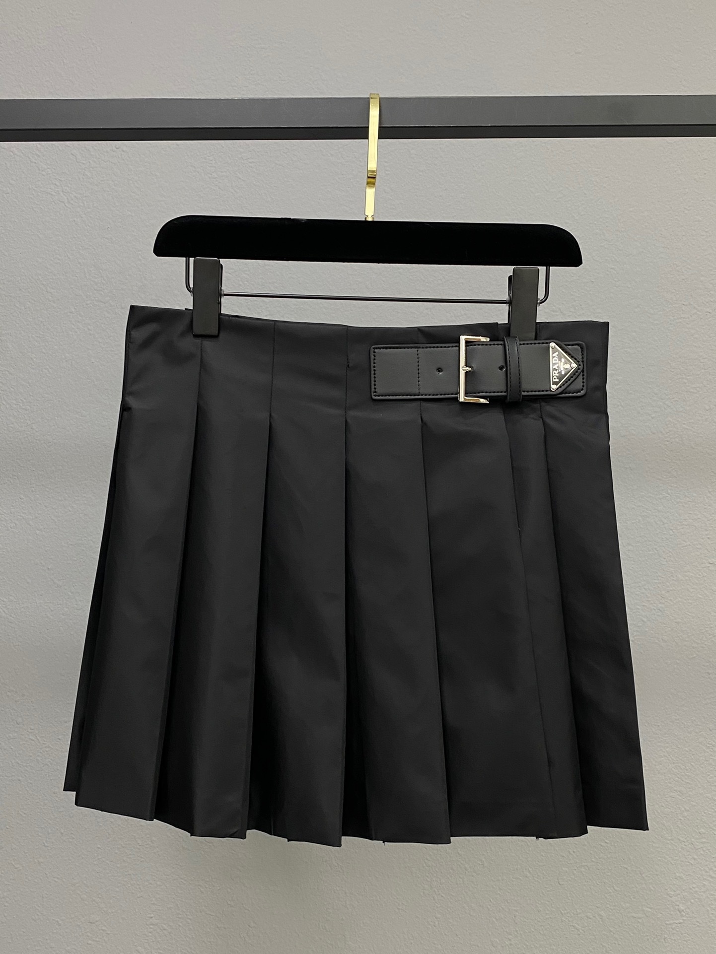 Prada Re-Nylon プリーツ ミニスカート