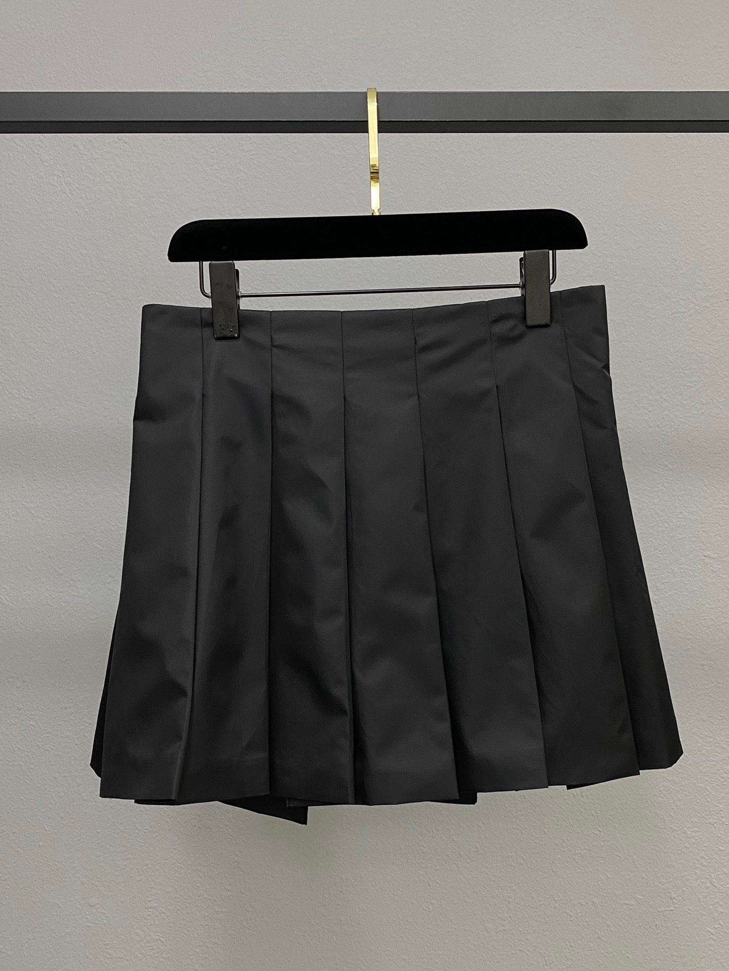 Prada Re-Nylon プリーツ ミニスカート
