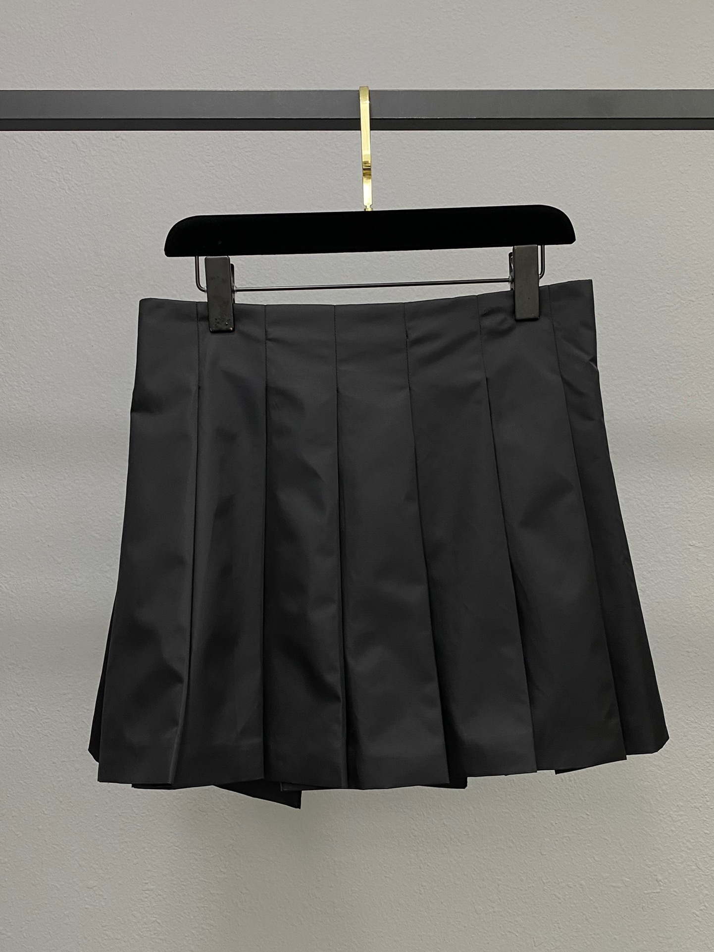 Prada Re-Nylon プリーツ ミニスカート