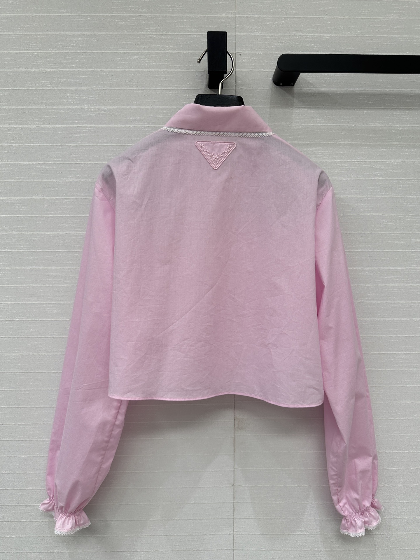 Prada エンブロイダリー バティスト クロップドシャツ