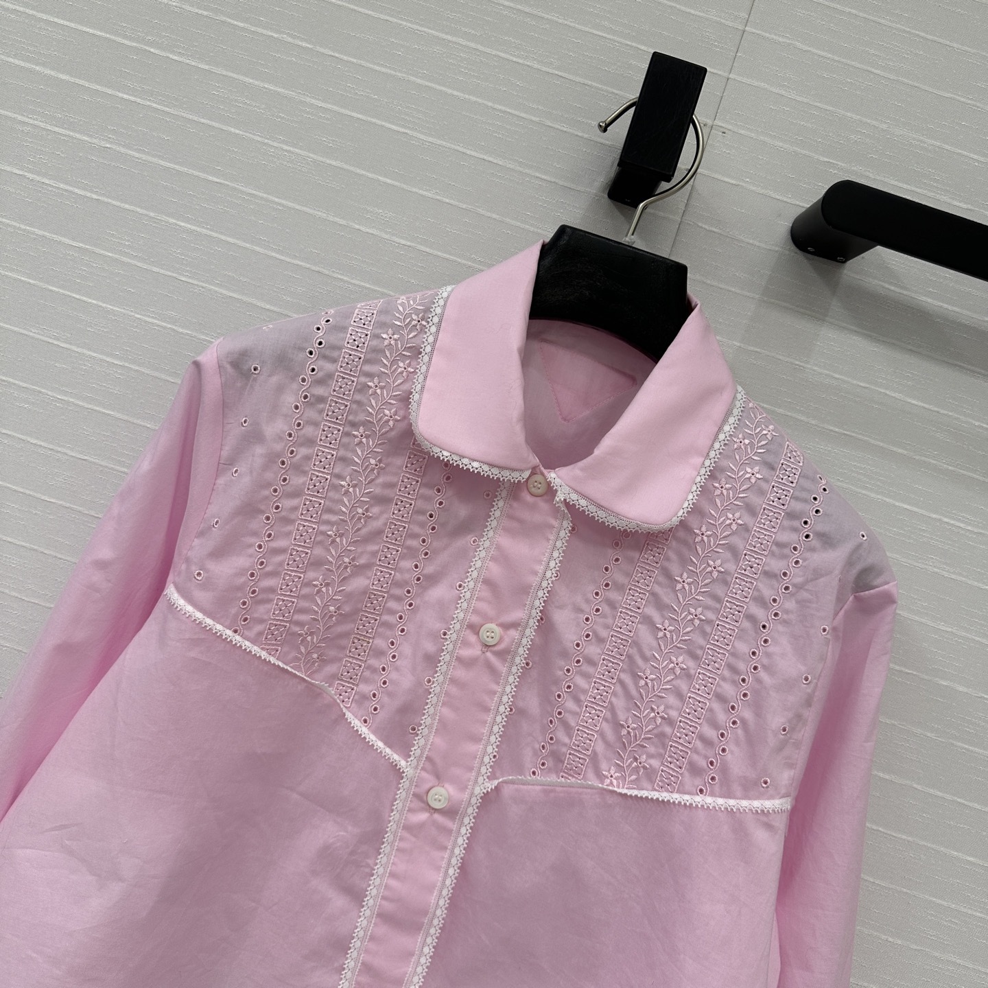 Prada エンブロイダリー バティスト クロップドシャツ