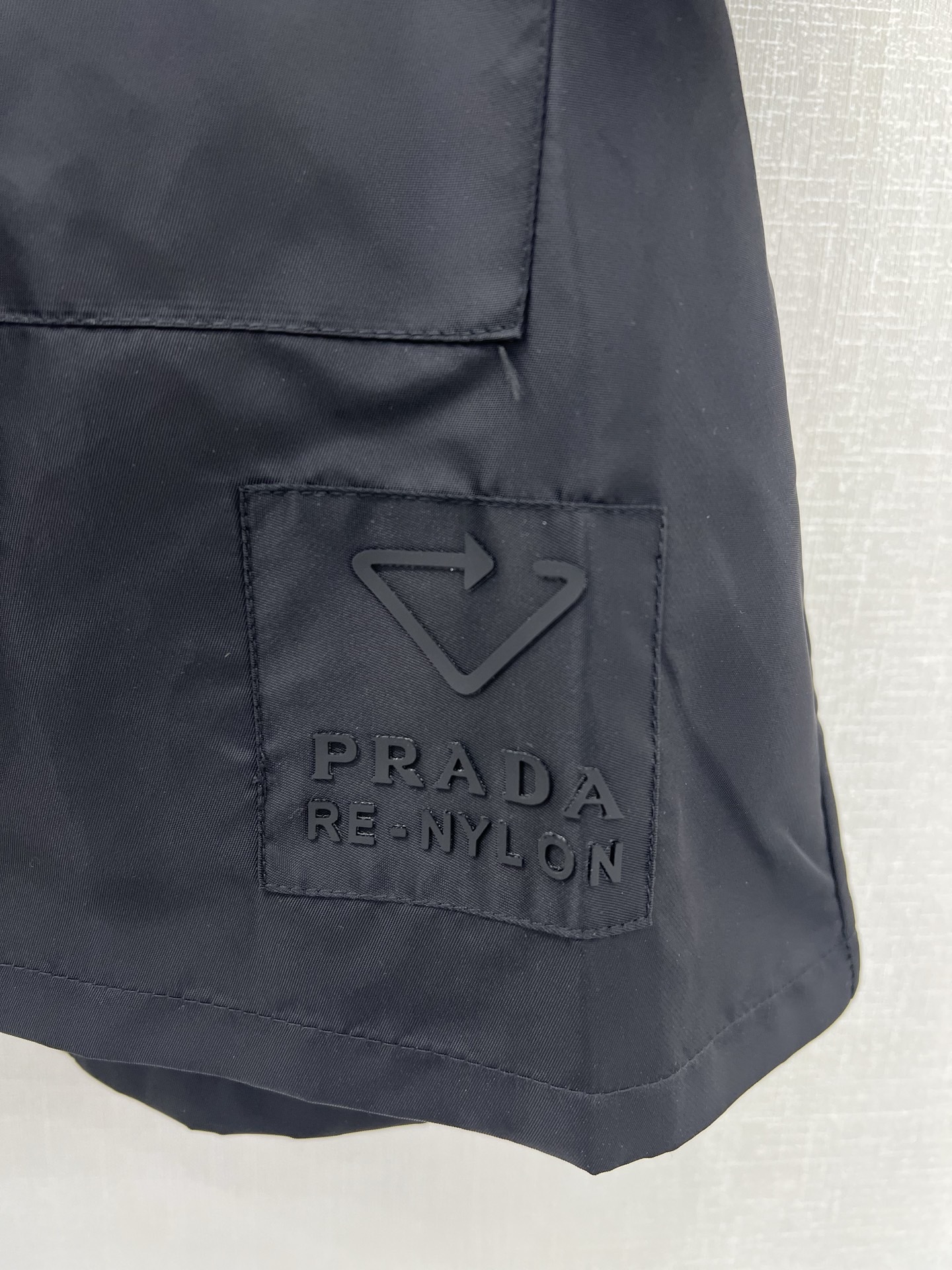 Prada Re-Nylon レインコート