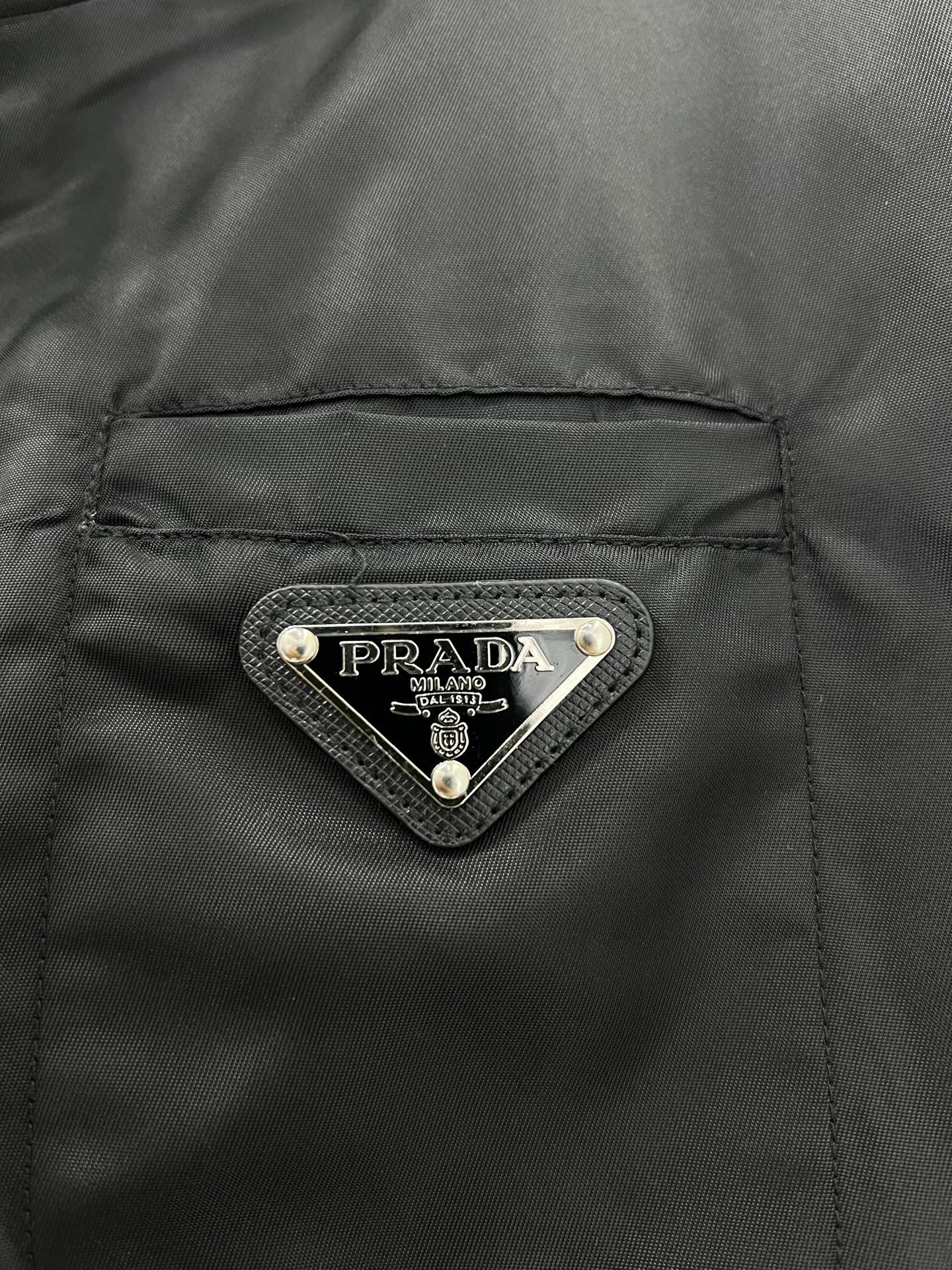 Prada Re-Nylon レインコート