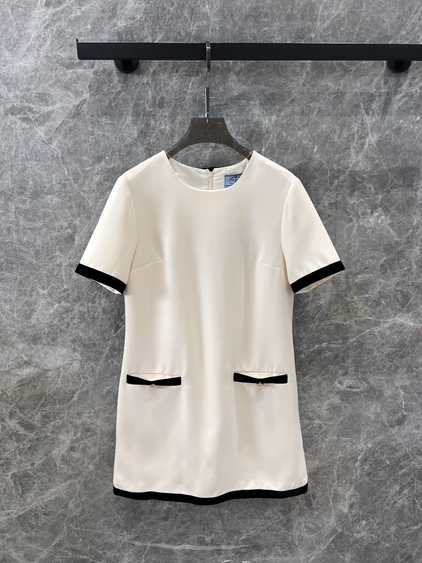 Prada サブレ ミニドレス