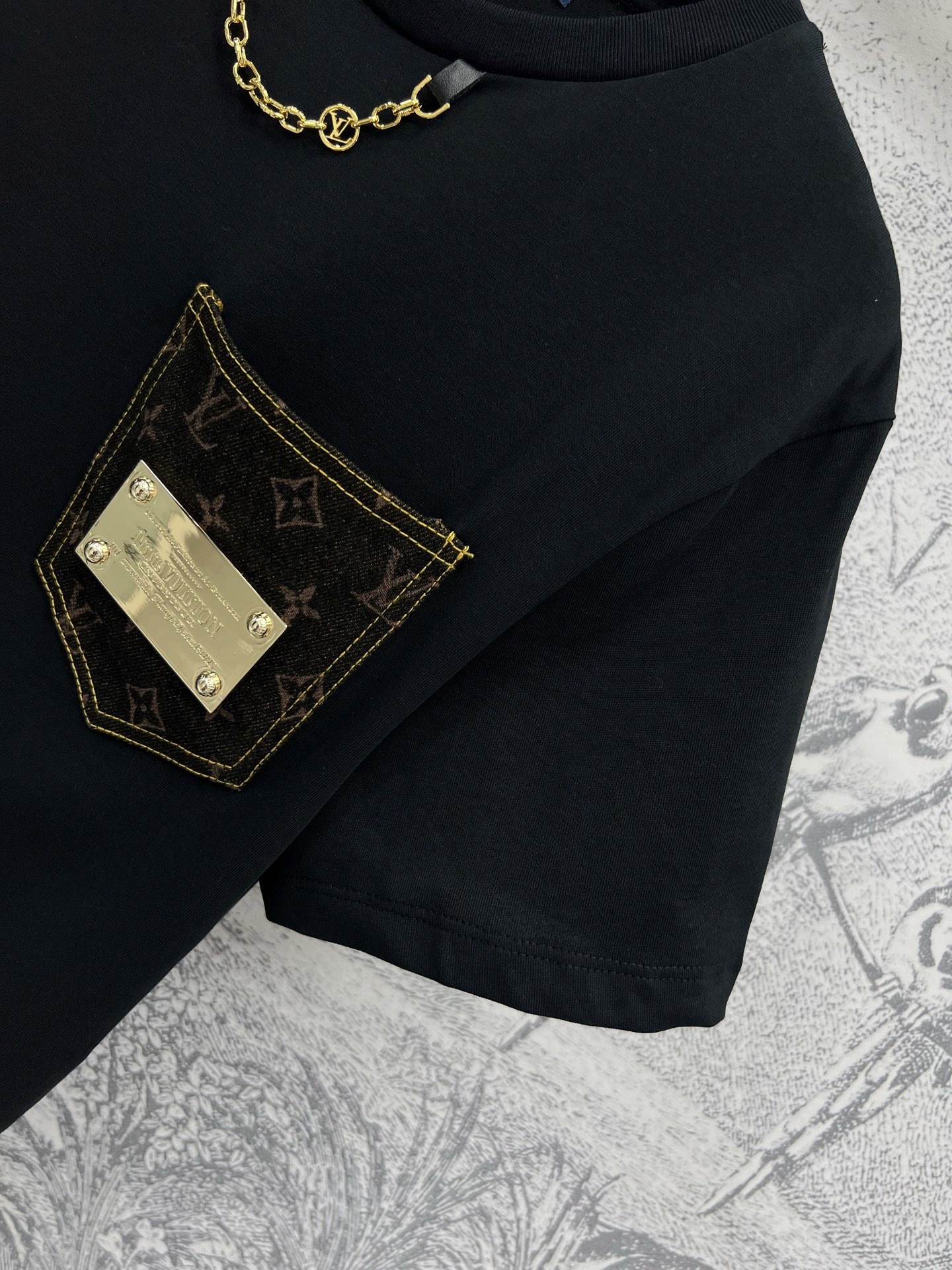 Louis vuitton シグネチャーポケット Tシャツ