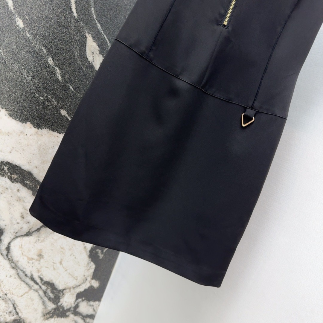 Louis vuitton テクニカルジャージーピーターパンカラードレス