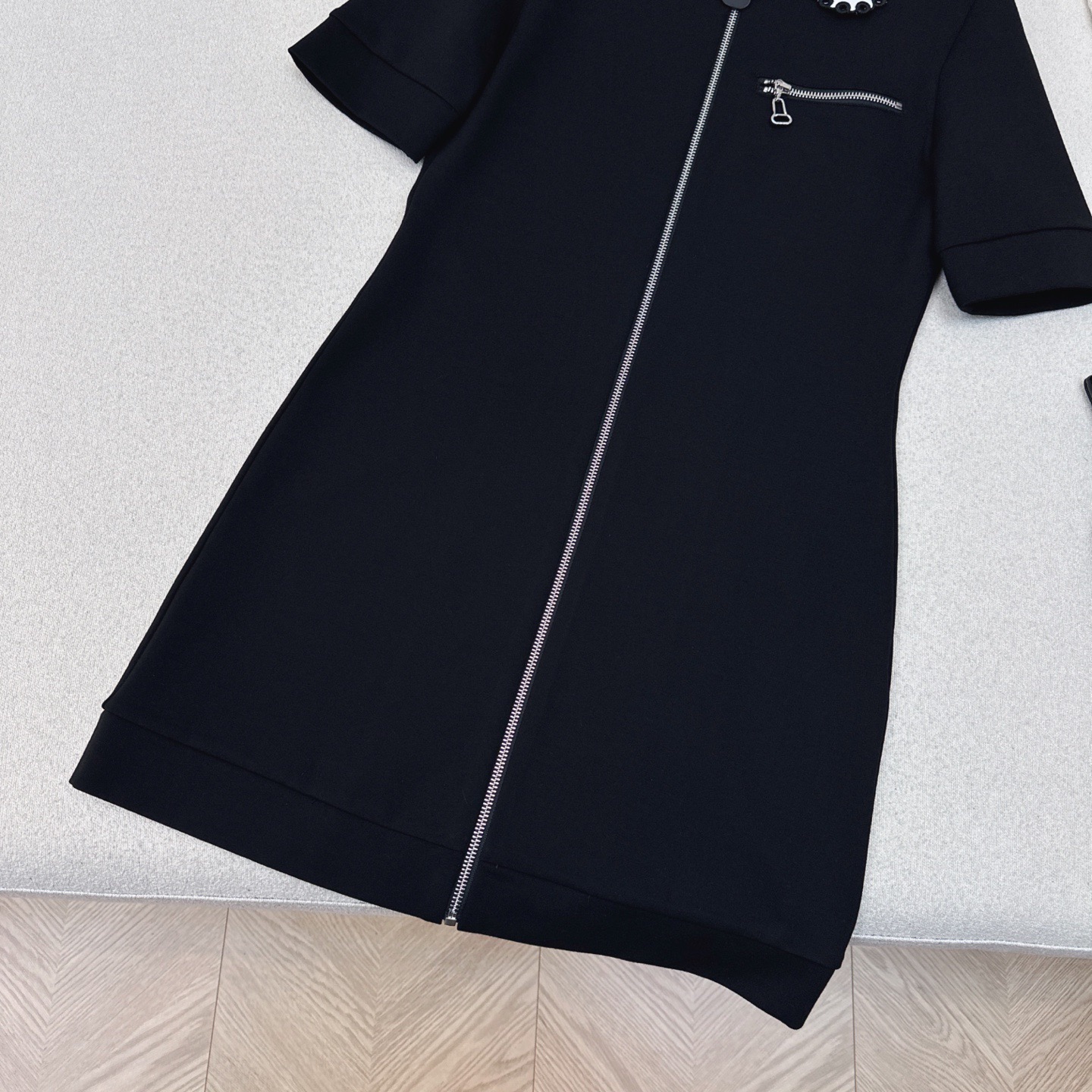 Louis vuitton ブロイダリーカラージップアップニットドレス