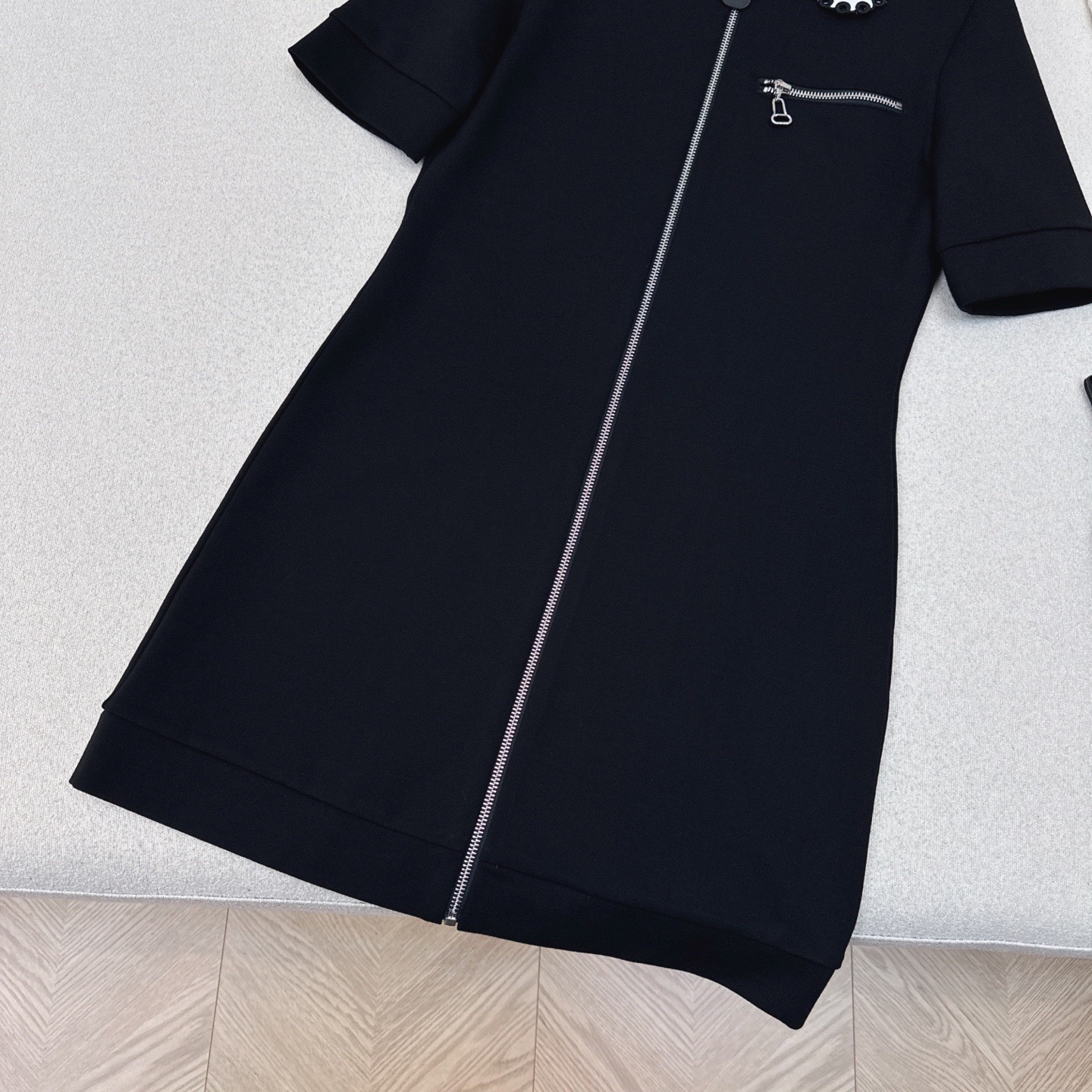 Louis vuitton ブロイダリーカラージップアップニットドレス