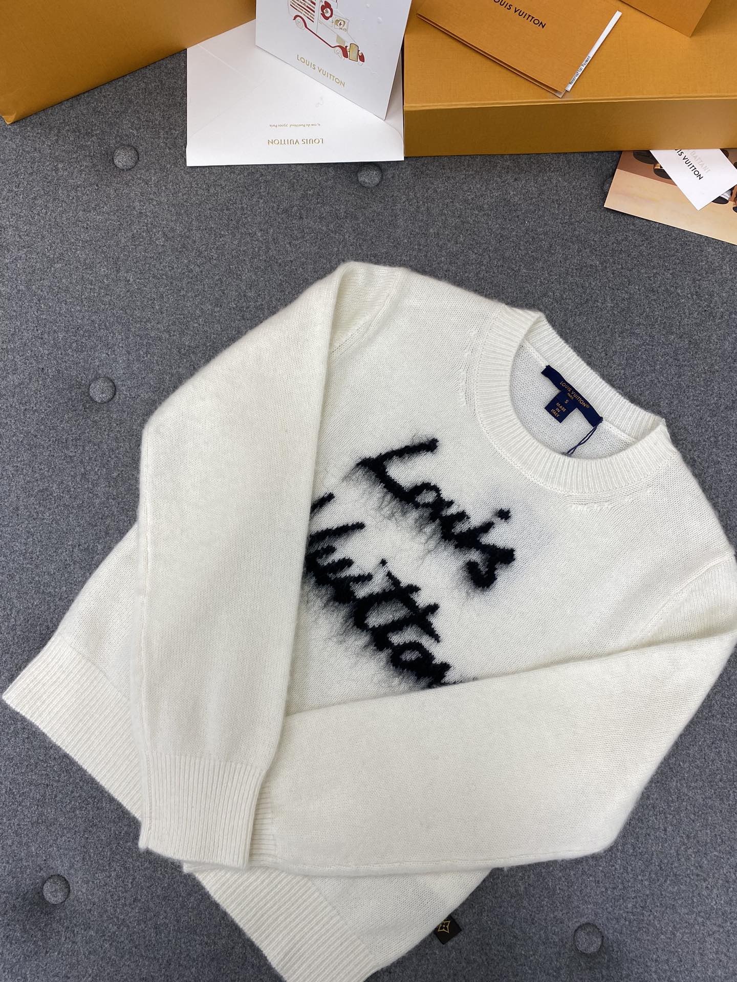 LouisVuittonブラッシュドニットプルオーバー