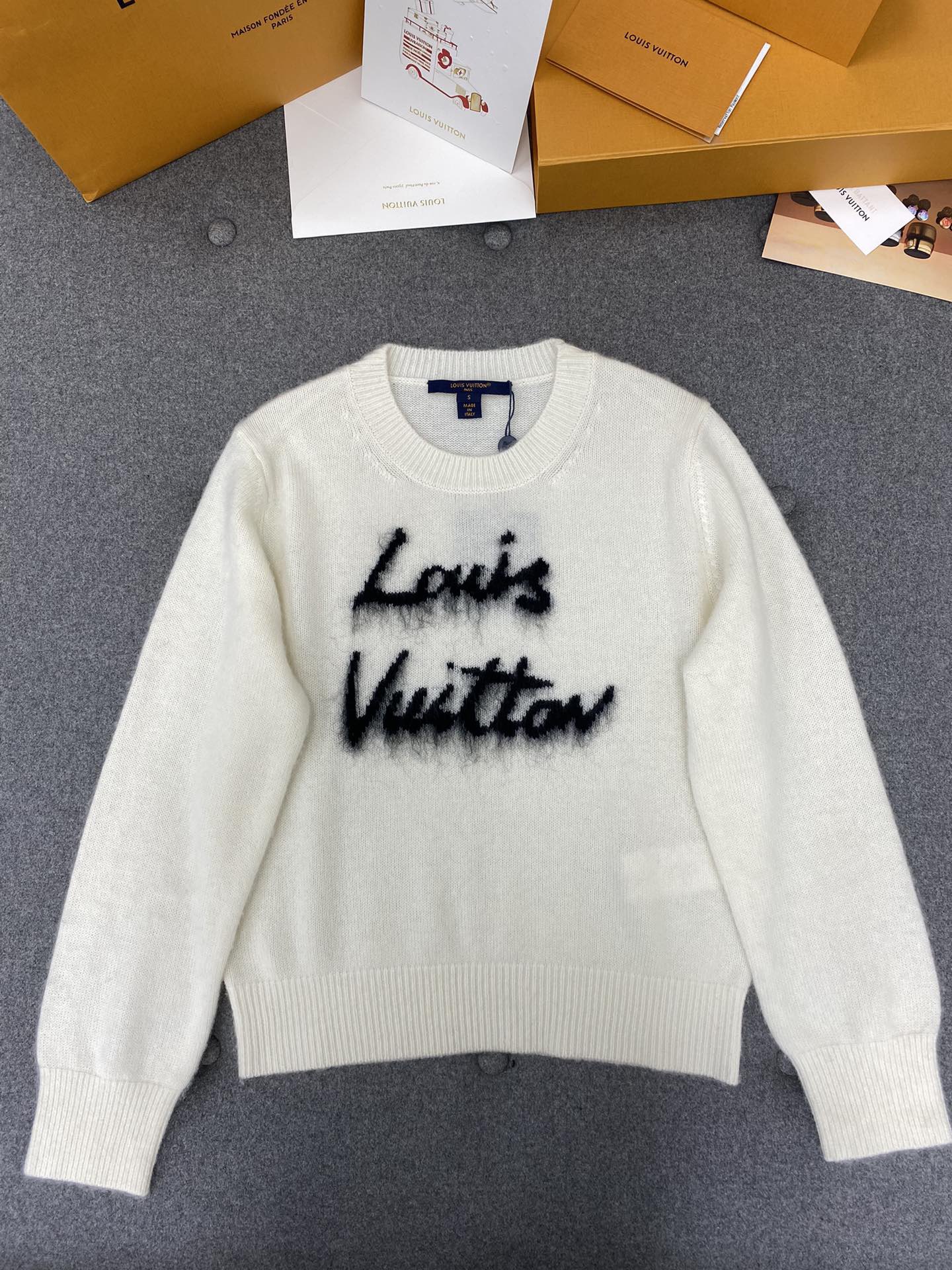 LouisVuittonブラッシュドニットプルオーバー
