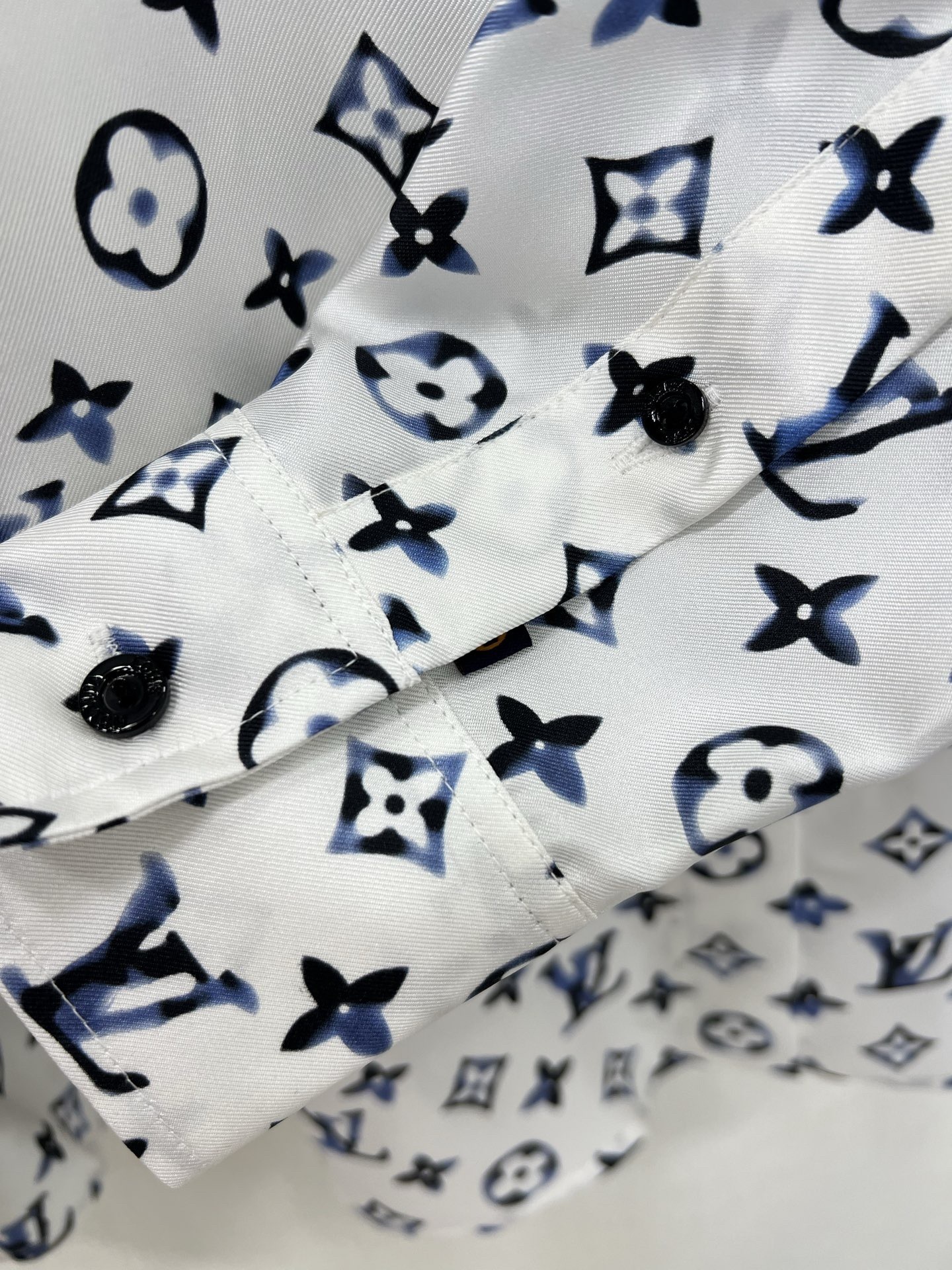 Louis vuitton アクアレル モノグラム シルクシャツ