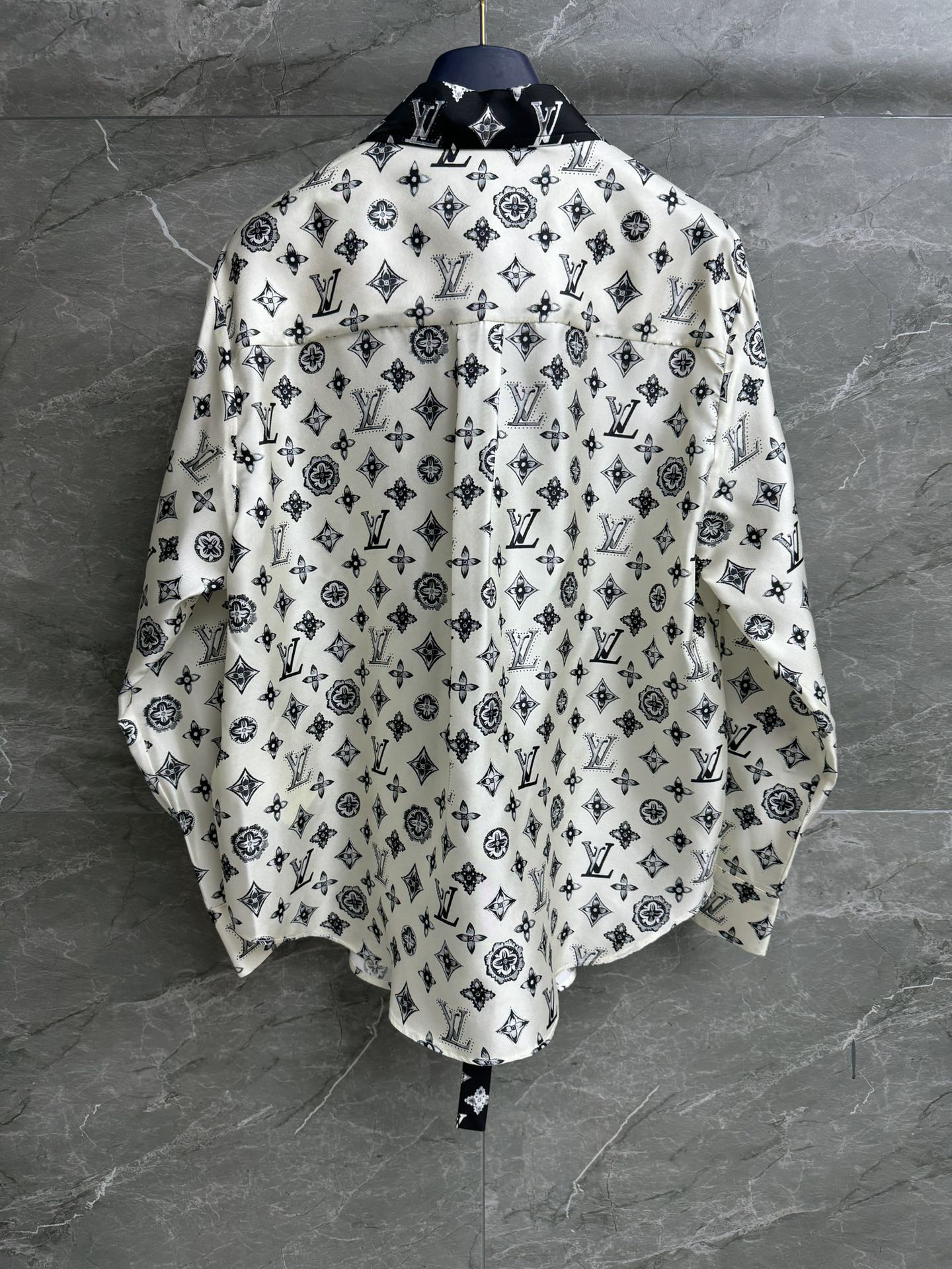 Louis vuitton モノグラムシルクシャツ
