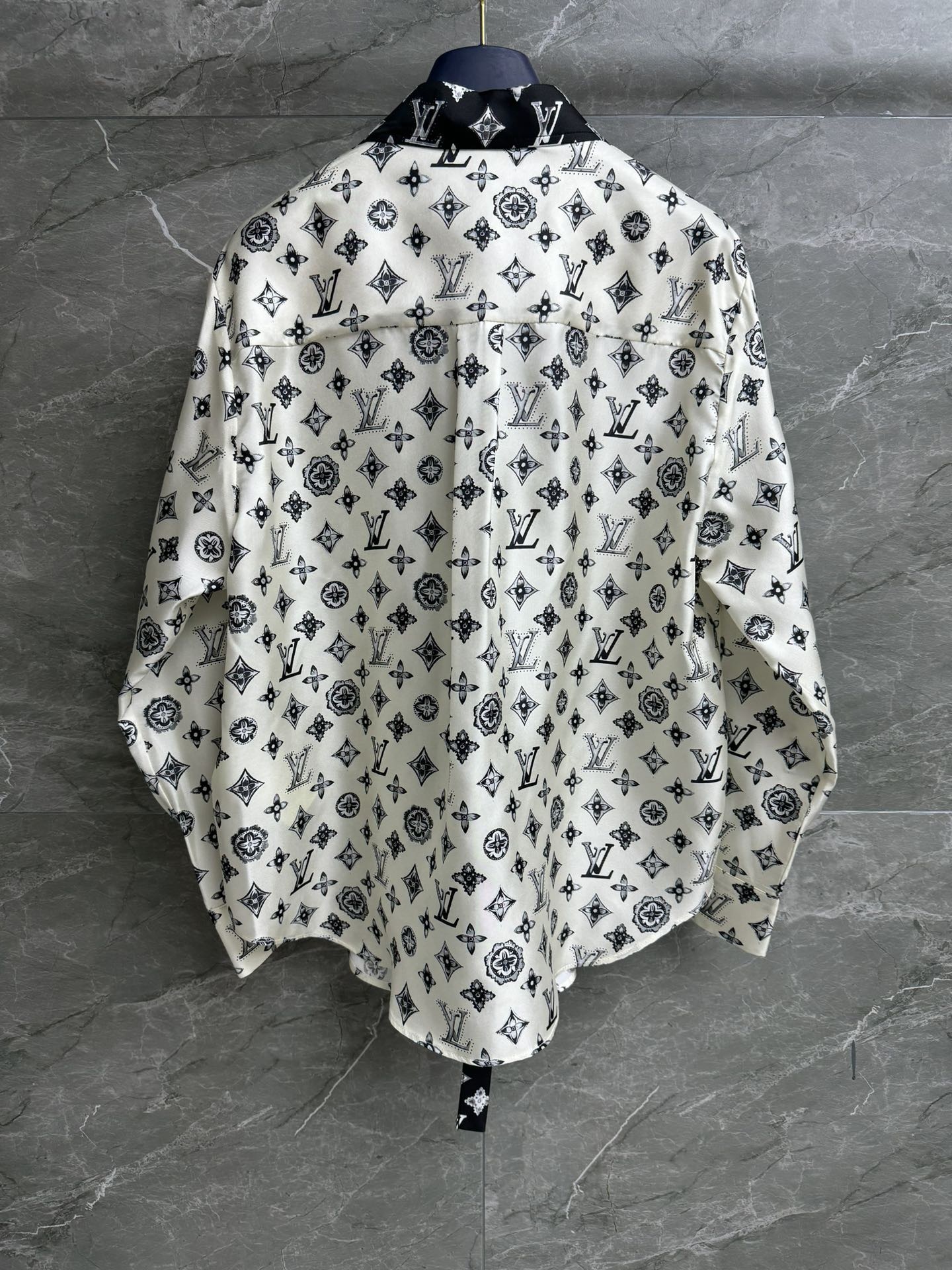 Louis vuitton モノグラムシルクシャツ