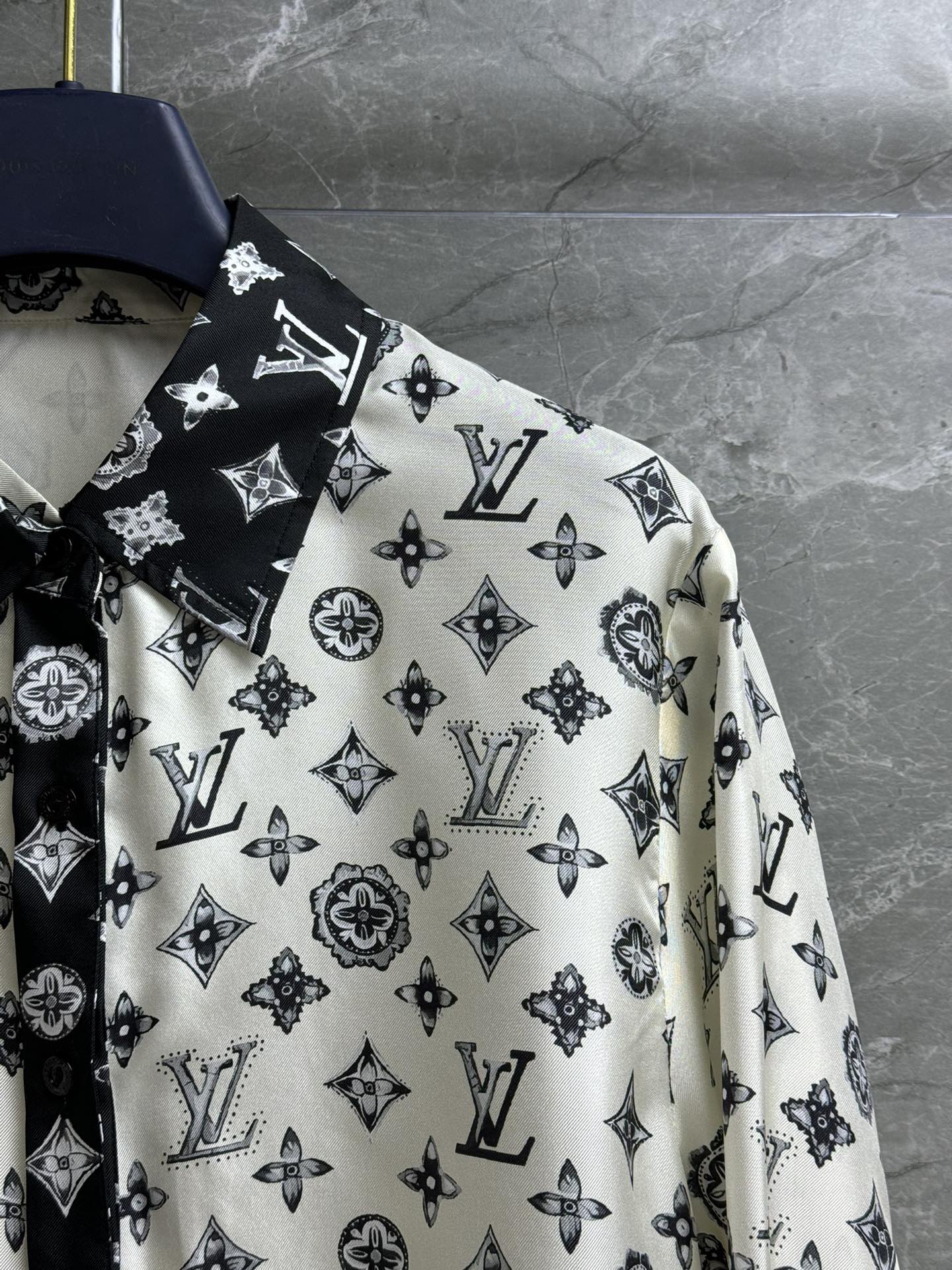 Louis vuitton モノグラムシルクシャツ