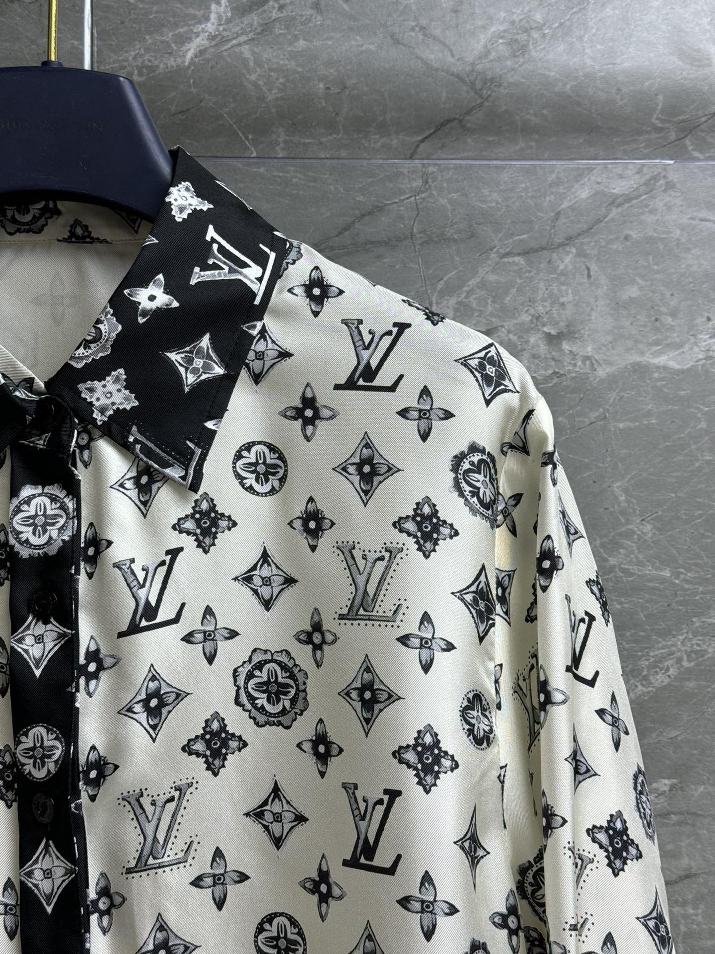 Louis vuitton モノグラムシルクシャツ