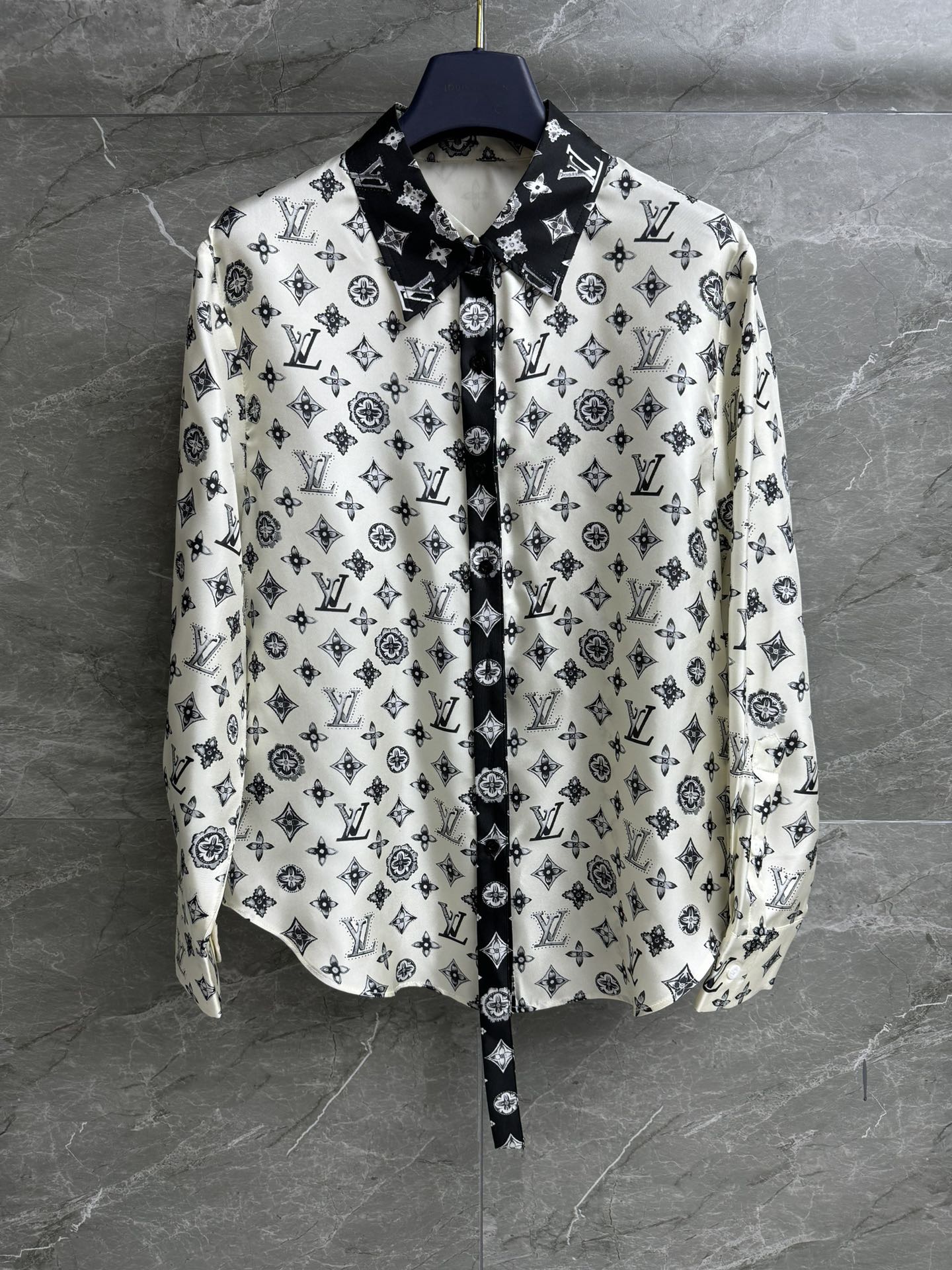 Louis vuitton モノグラムシルクシャツ