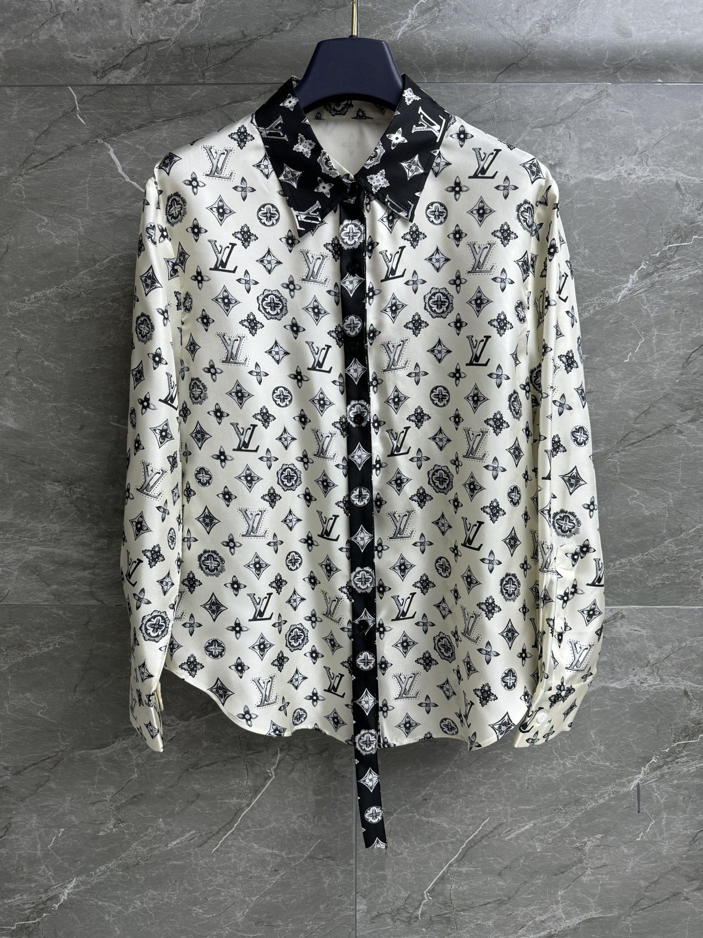 Louis vuitton モノグラムシルクシャツ