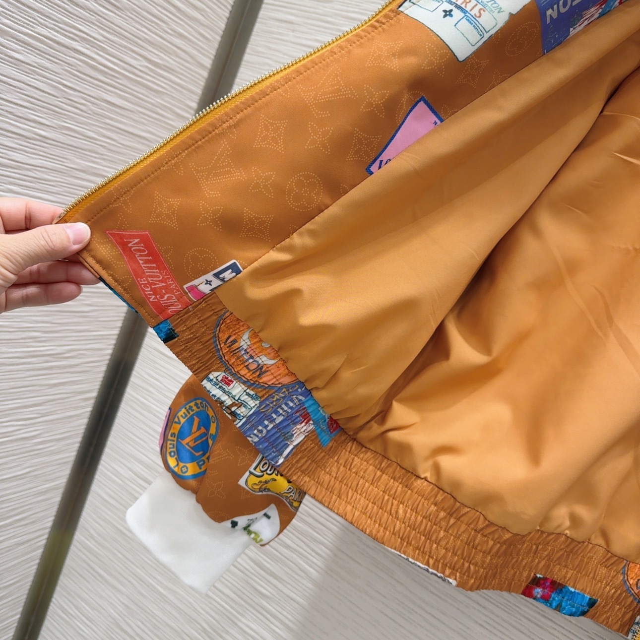 Louis vuitton トラベルパッチ ボンバージャケット