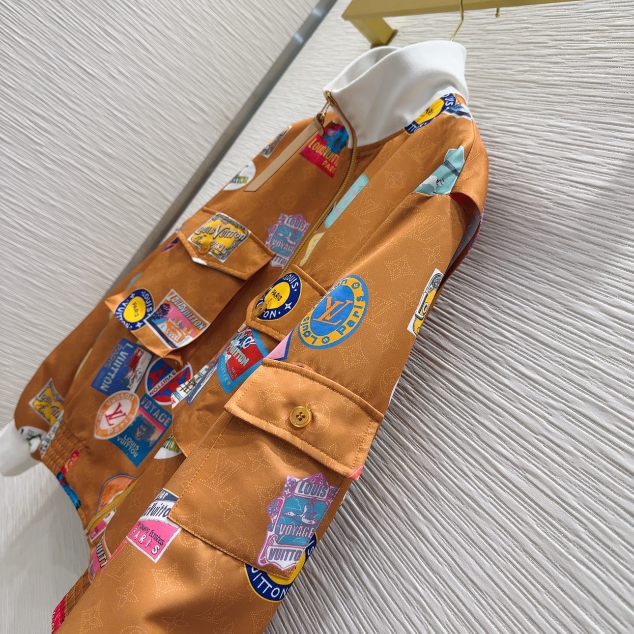 Louis vuitton トラベルパッチ ボンバージャケット