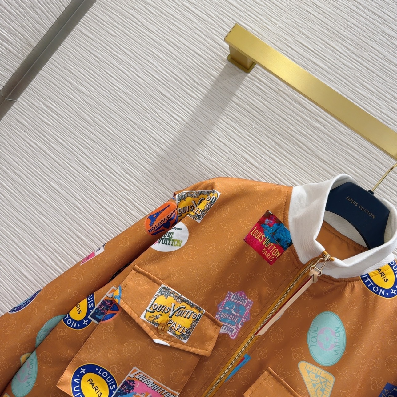 Louis vuitton トラベルパッチ ボンバージャケット