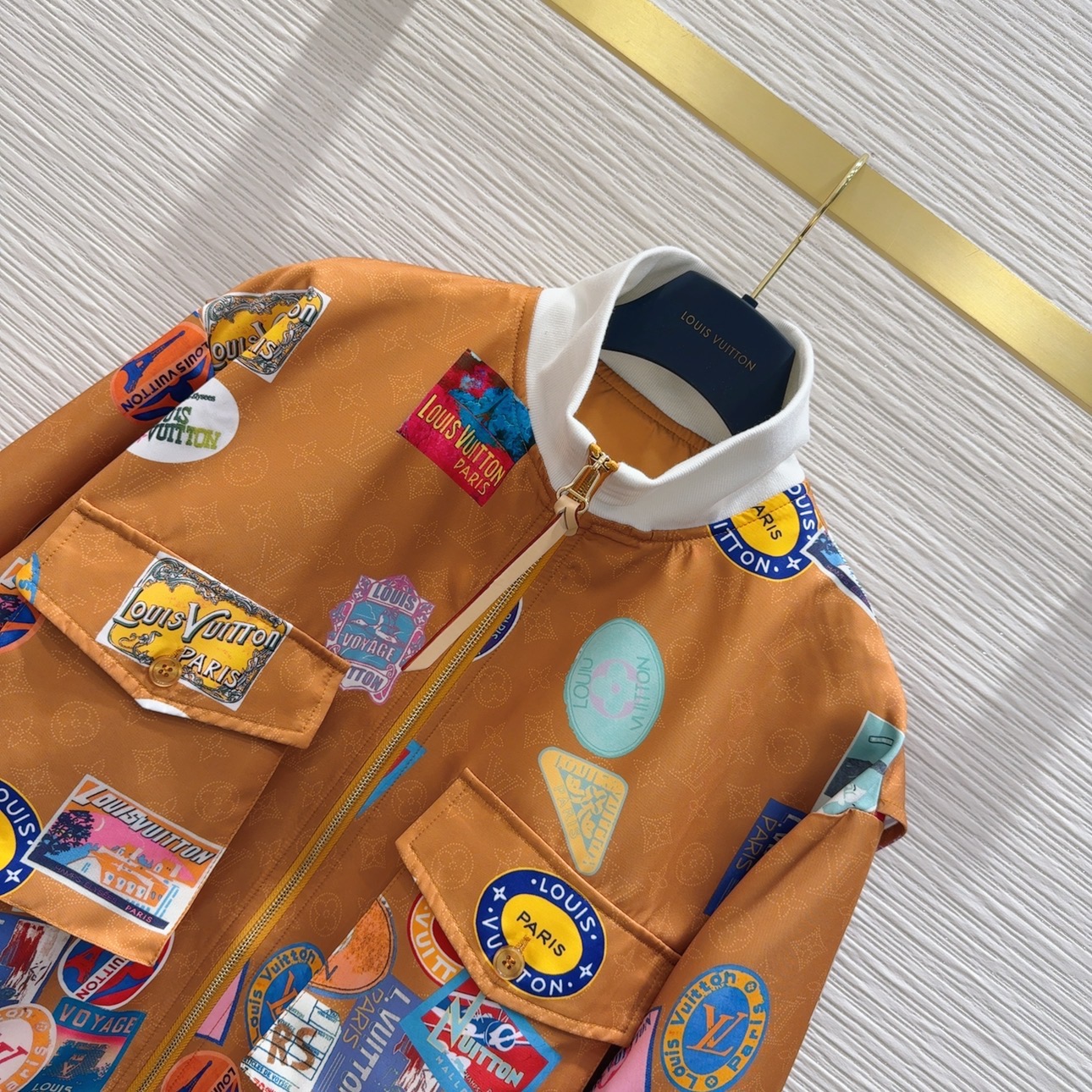 Louis vuitton トラベルパッチ ボンバージャケット