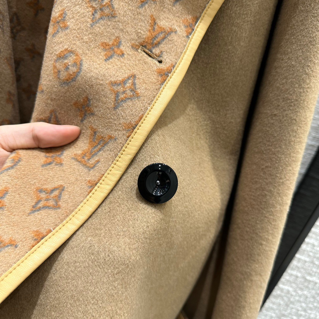 Louis vuitton 3D モノグラムダブルブレステッドラップコート