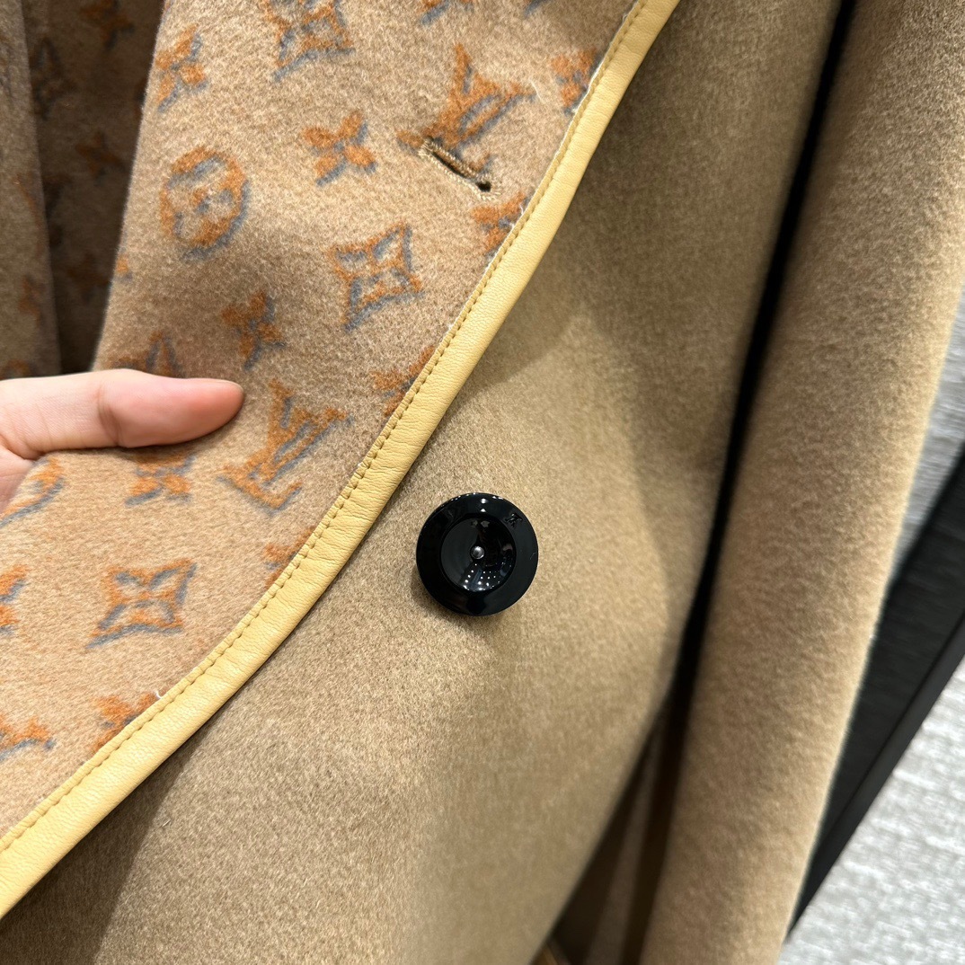 Louis vuitton 3D モノグラムダブルブレステッドラップコート