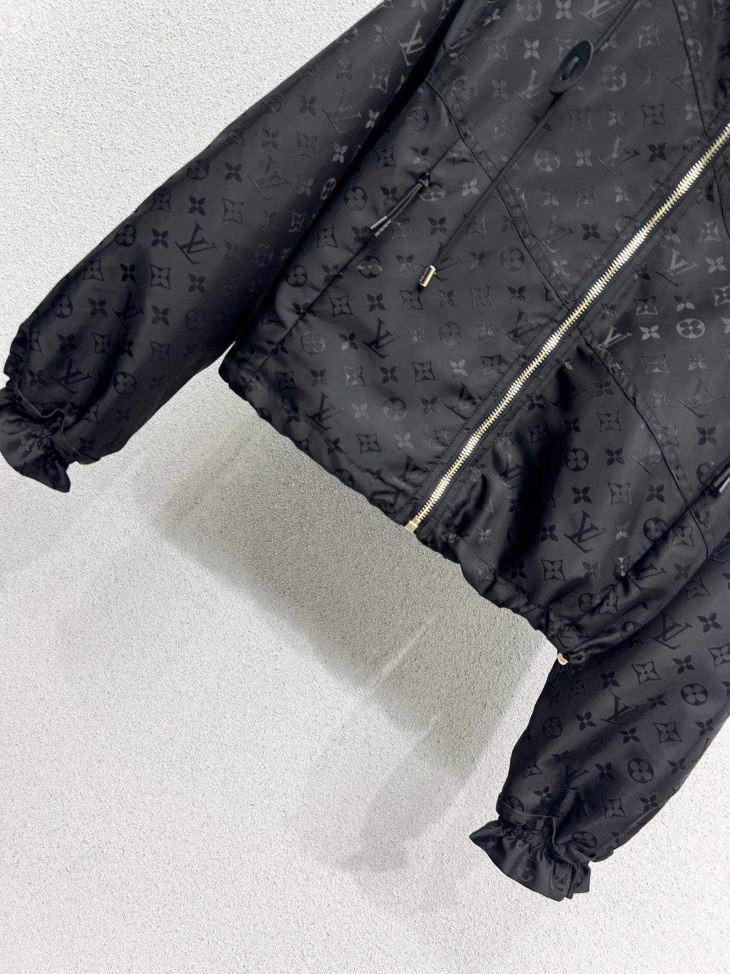Louis vuitton クロップド モノグラムウィンドブレーカー