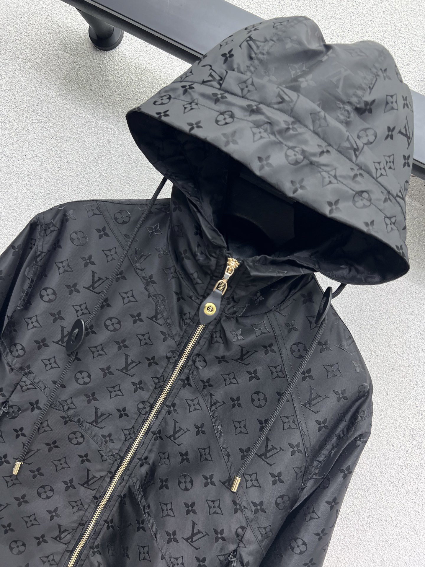 Louis vuitton クロップド モノグラムウィンドブレーカー