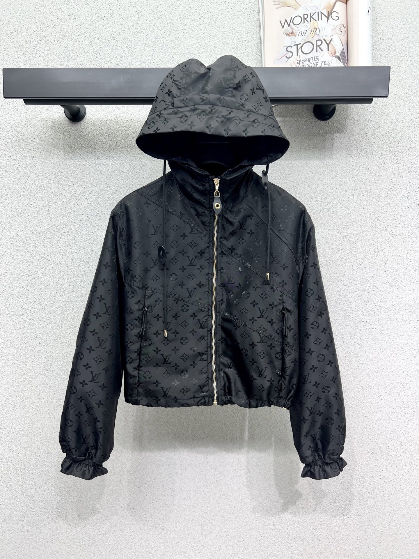 Louis vuitton クロップド モノグラムウィンドブレーカー