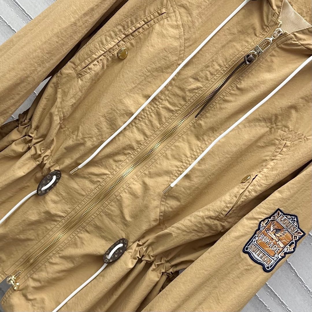 Louis vuitton ピーチスキン ペプラムパーカ