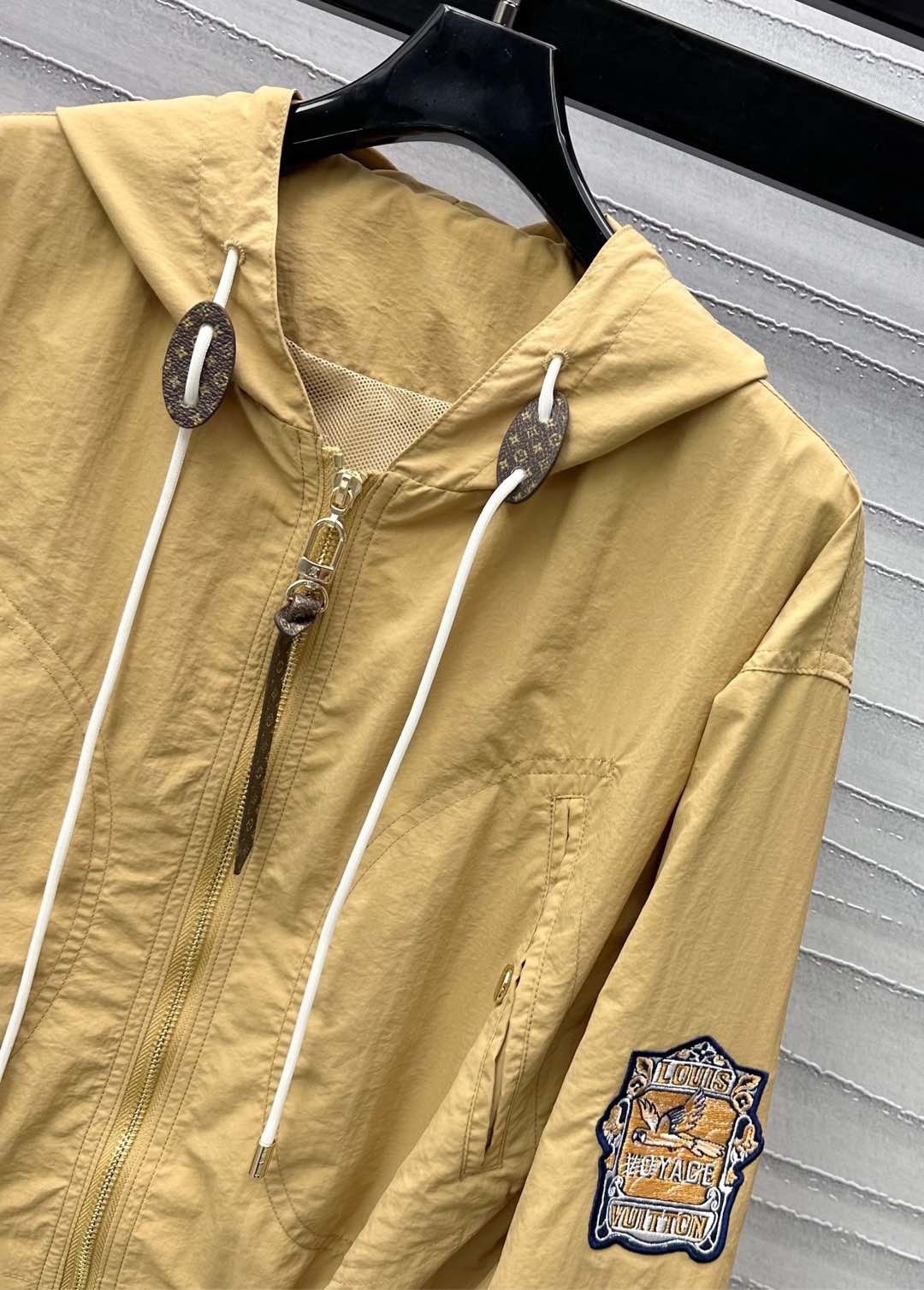 Louis vuitton ピーチスキン ペプラムパーカ