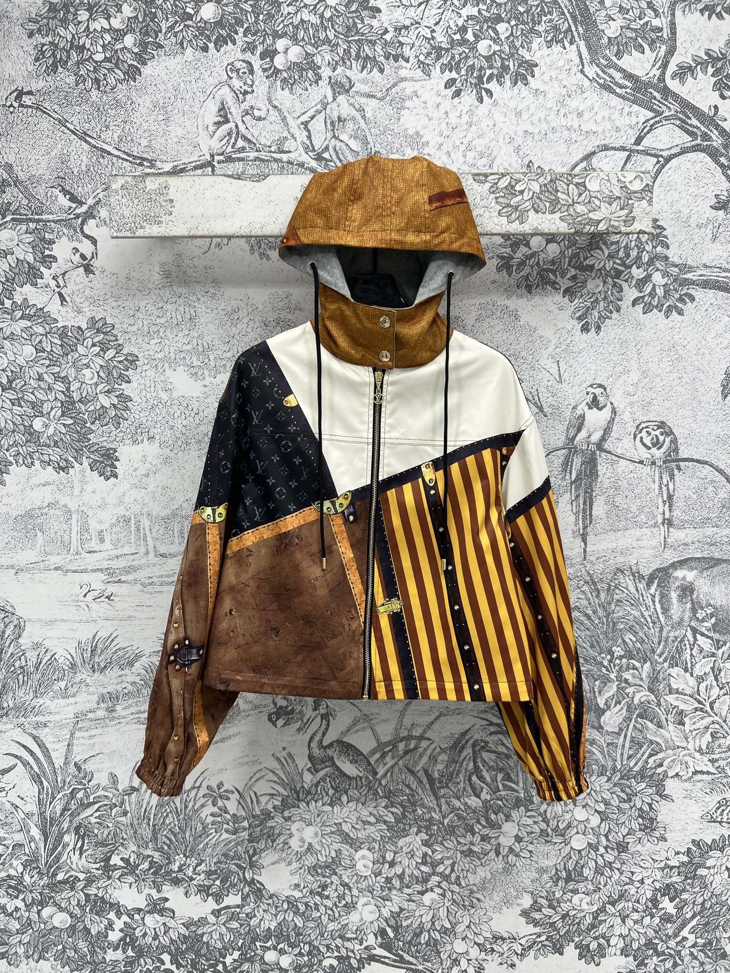 Louis vuitton ナイロンパーカ