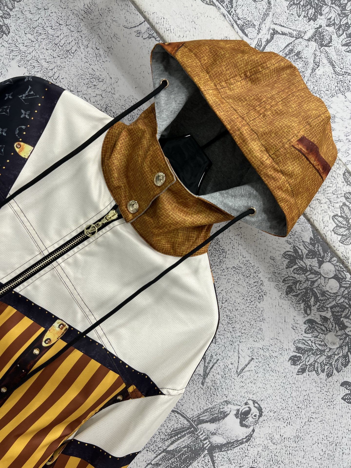 Louis vuitton ナイロンパーカ