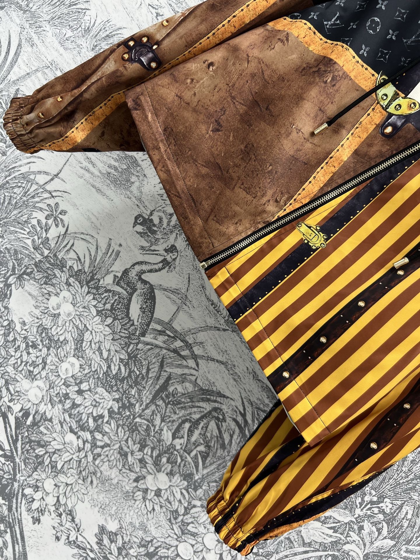 Louis vuitton ナイロンパーカ