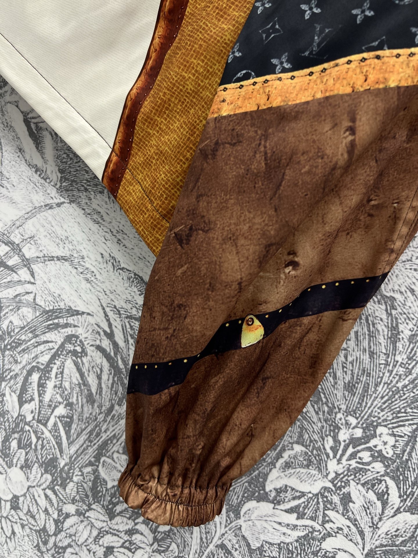 Louis vuitton ナイロンパーカ