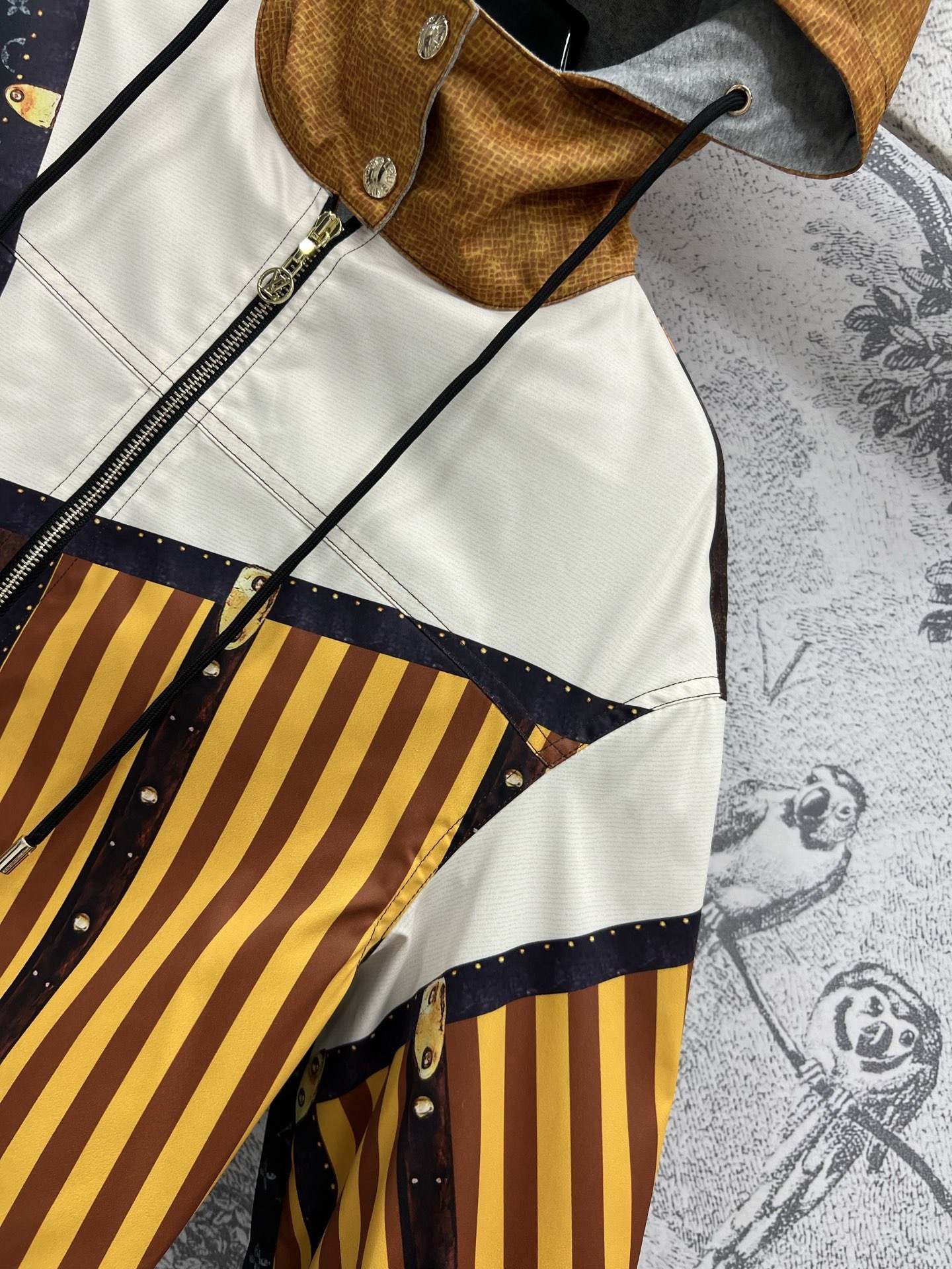 Louis vuitton ナイロンパーカ