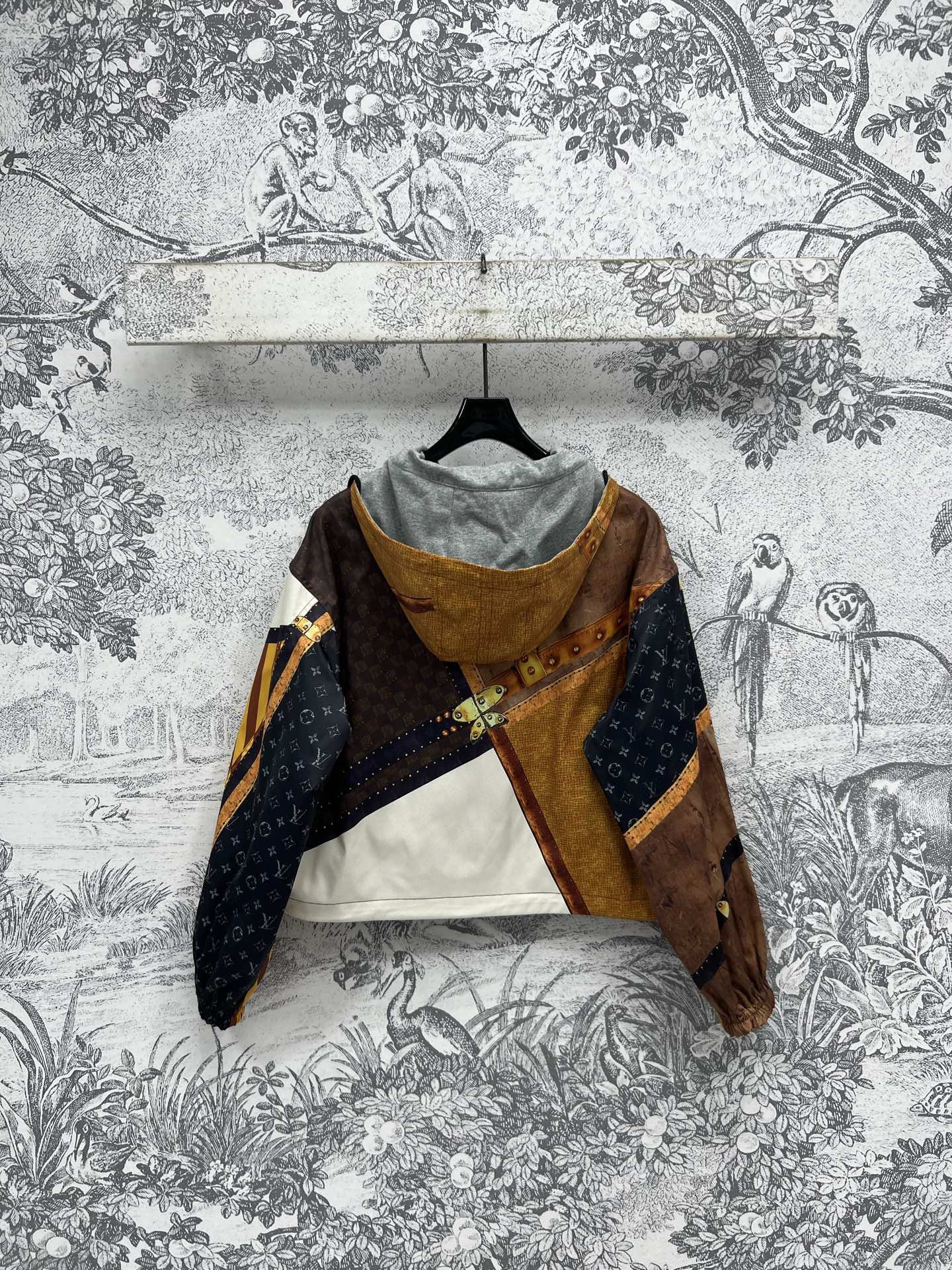 Louis vuitton ナイロンパーカ