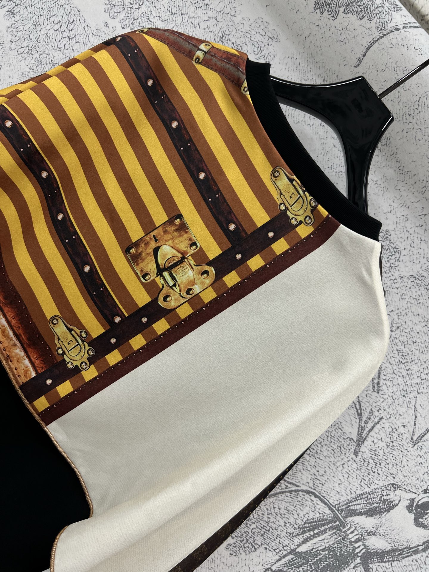 Louis vuitton トランクインサートプルオーバー