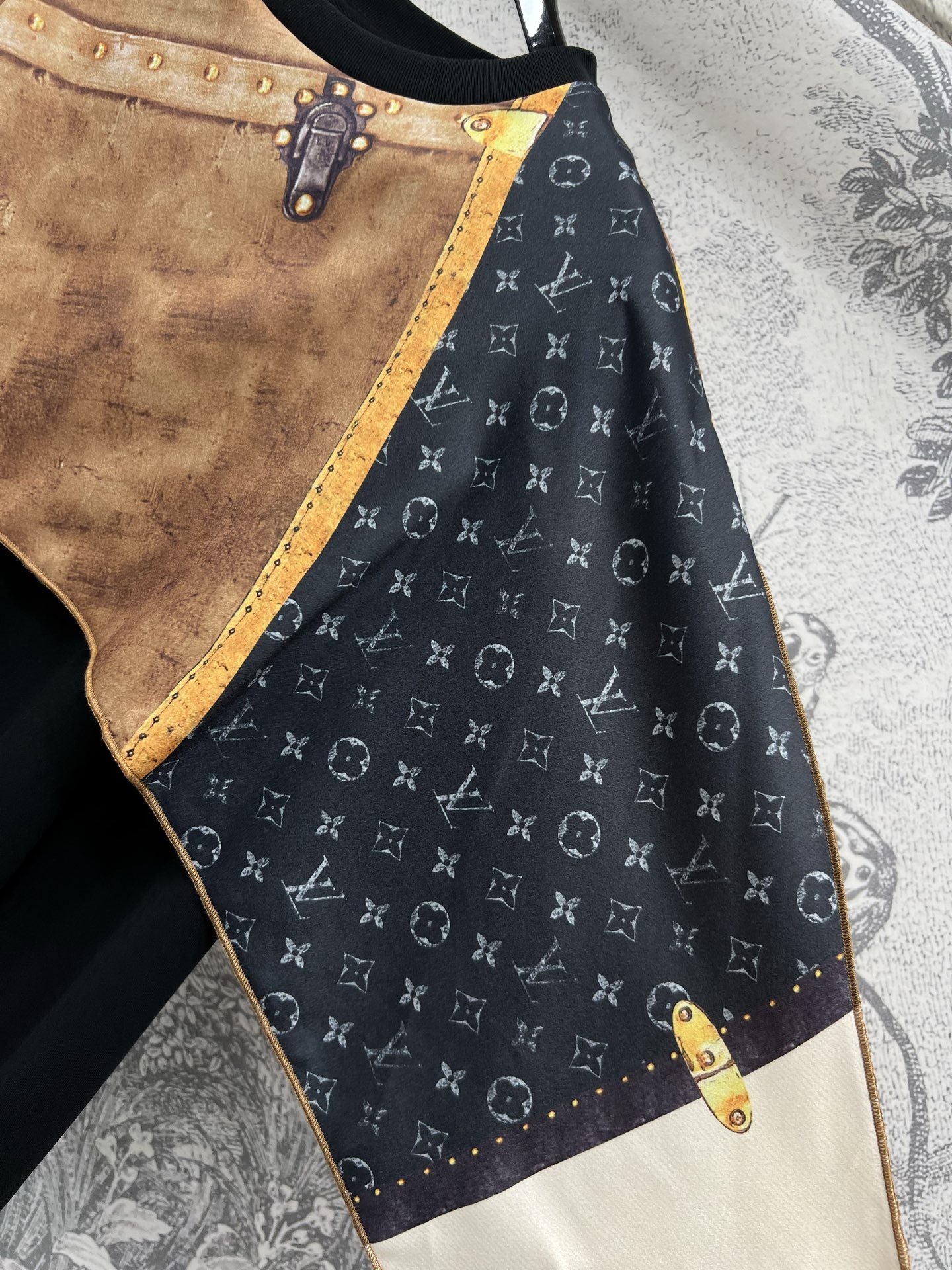 Louis vuitton トランクインサートプルオーバー