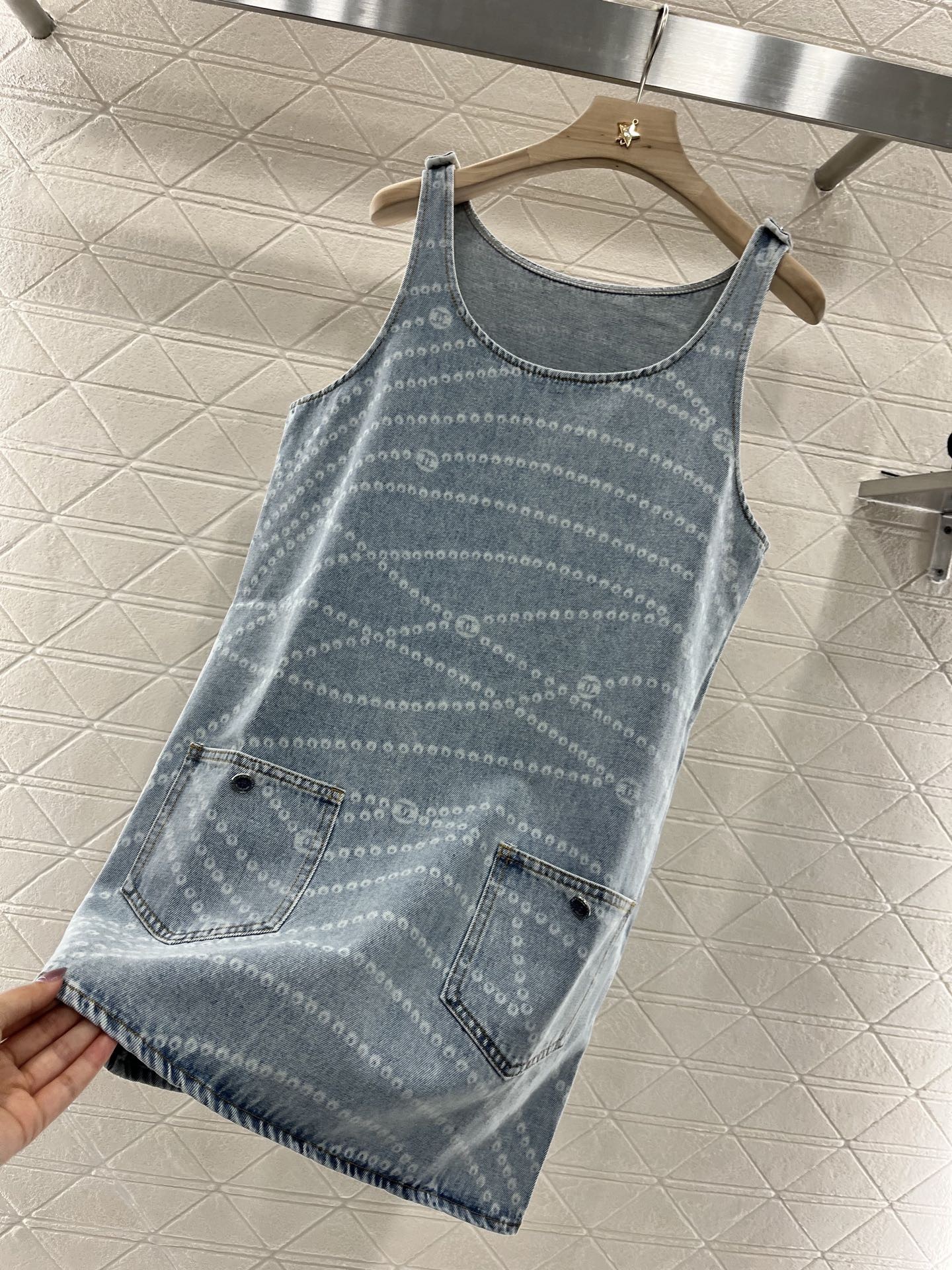 CHANEL　25ココビーチ　デニムワンピ