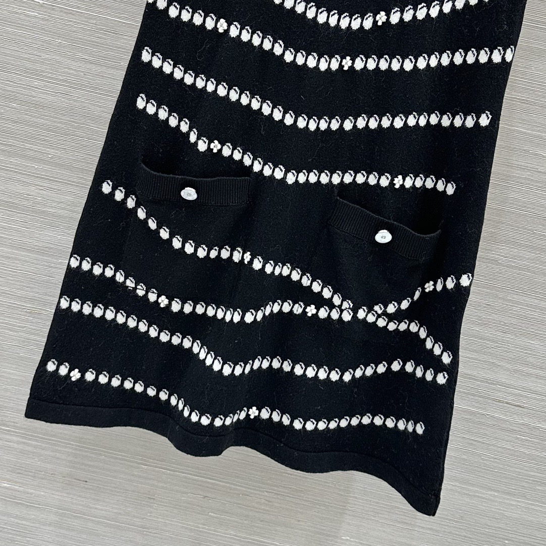CHANEL ニットワンピース エレガントに