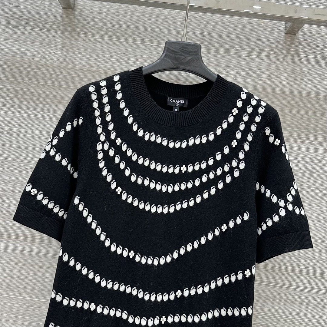 CHANEL ニットワンピース エレガントに