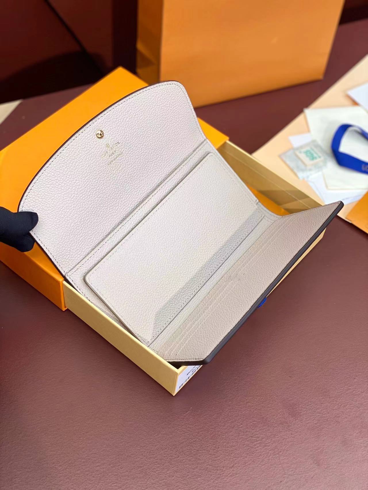 ルイヴィトン Louis Vuitton 財布