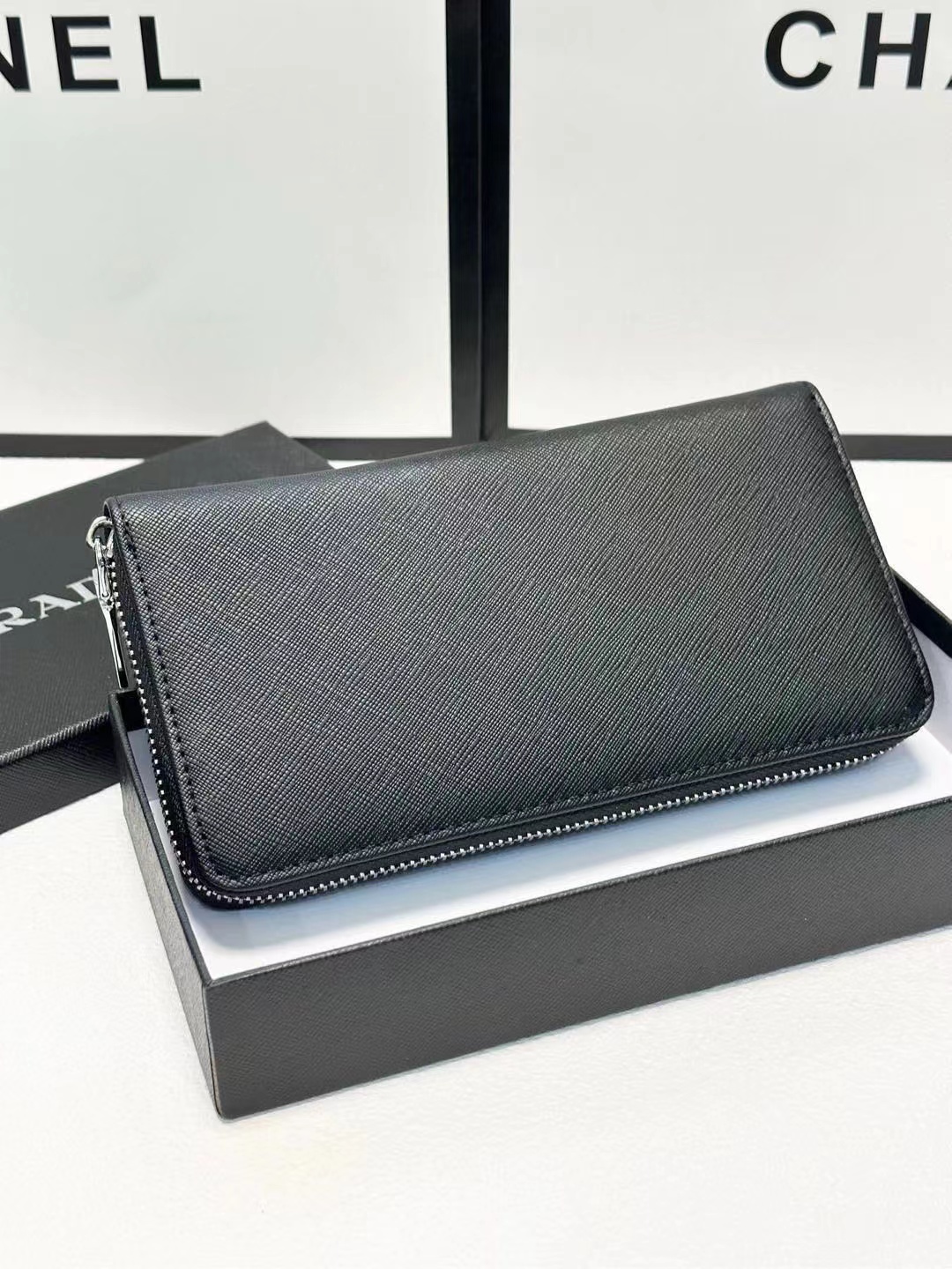 Prada プラダ 財布