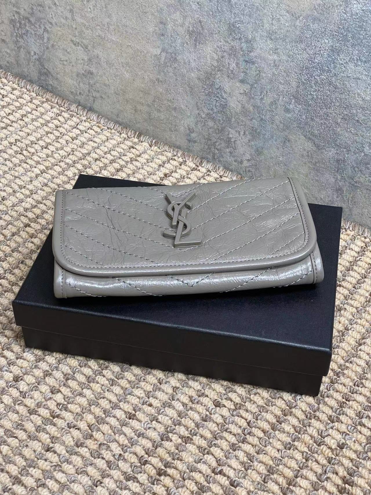 SAINT LAURENT イヴ·サンローラン  財布