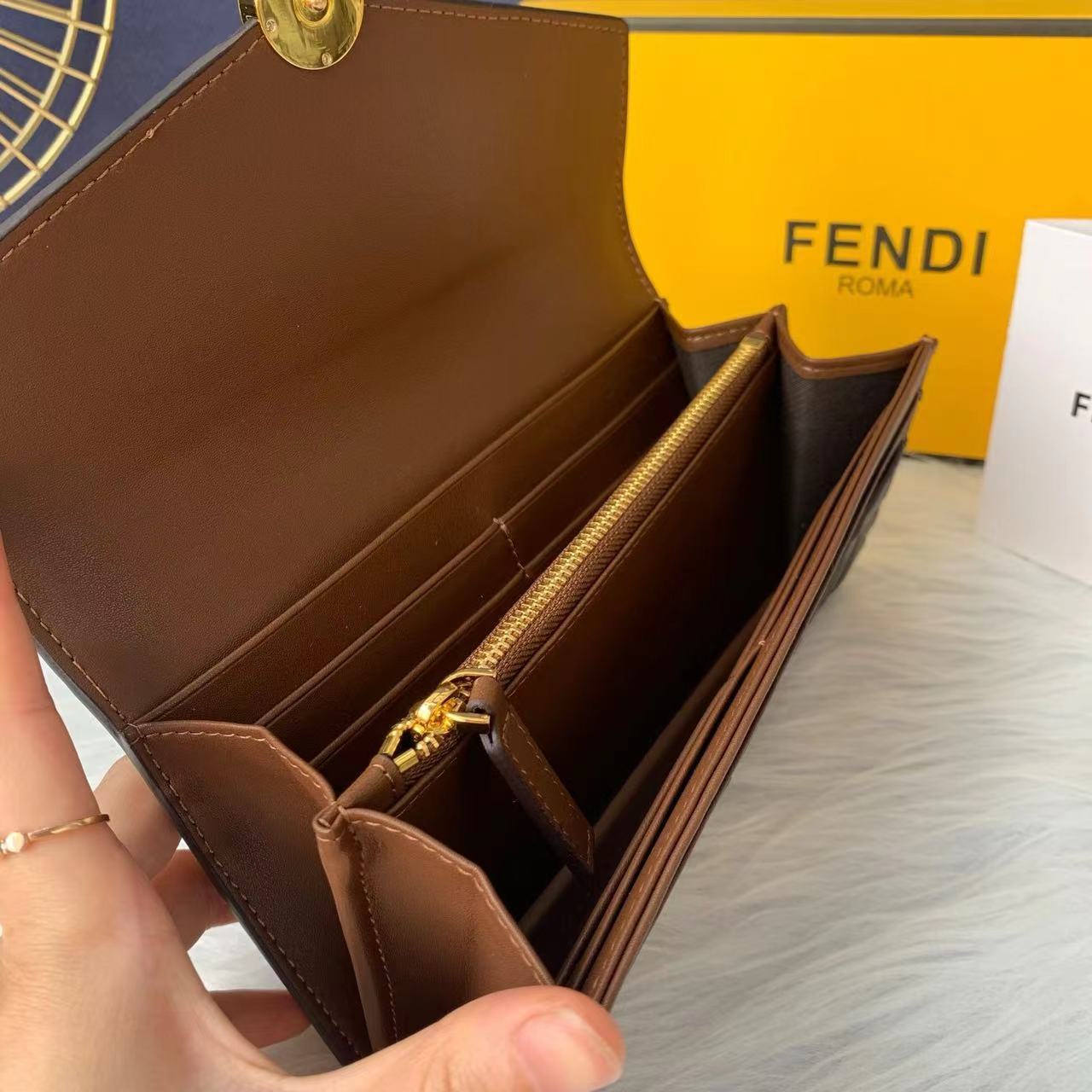 Fendi フェンディ  財布